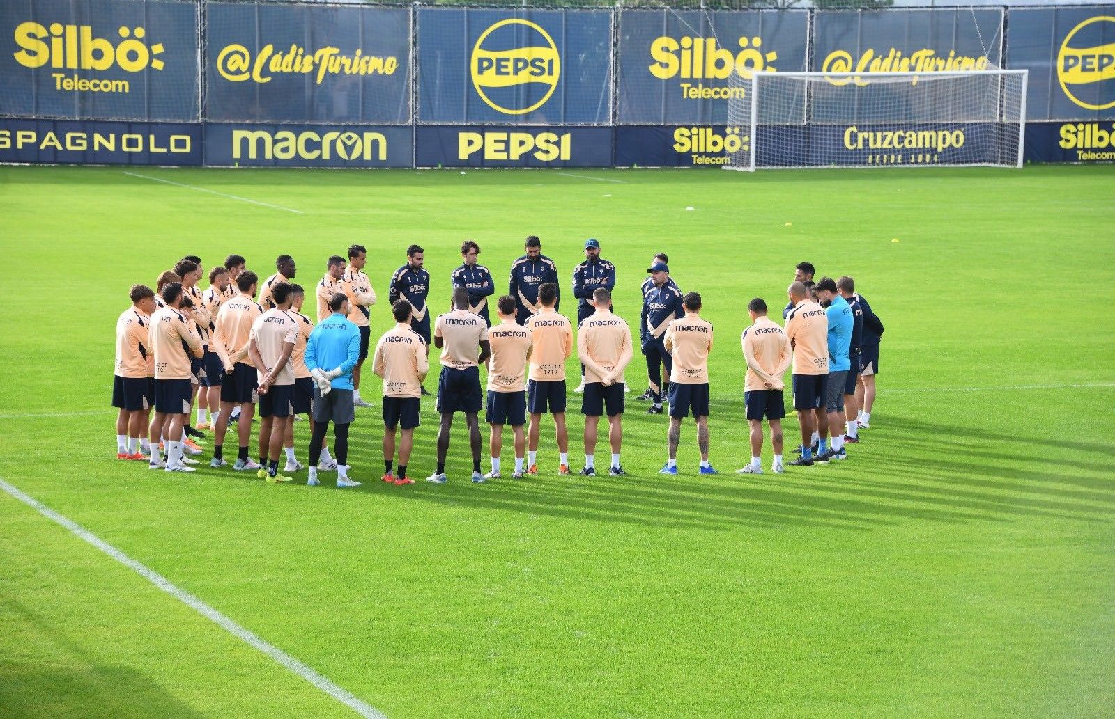 Una sesión del Cádiz en la primera vuelta.