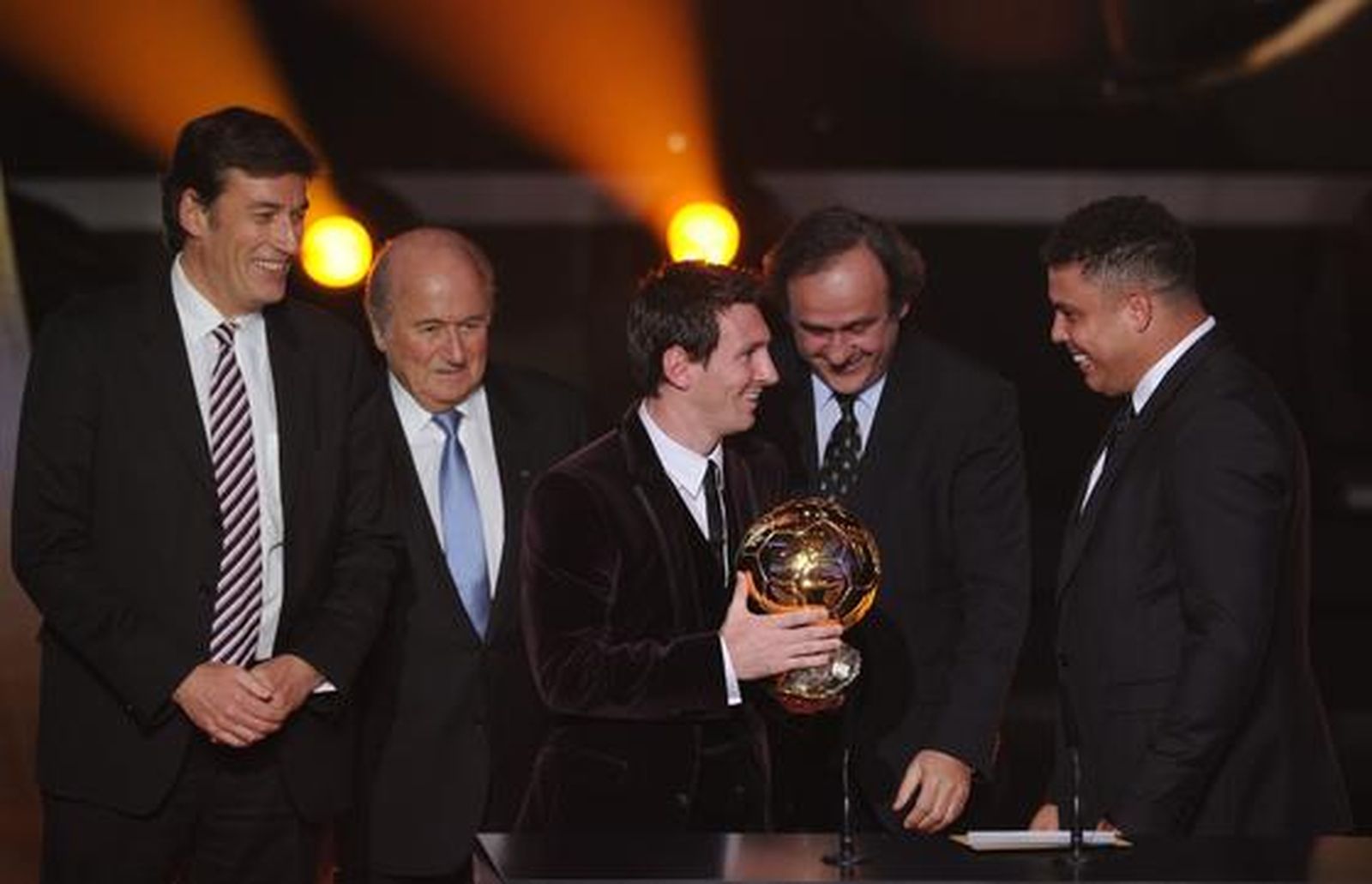 Lionel Messi logra su tercer Balón de Oro con 24 años. / AFP