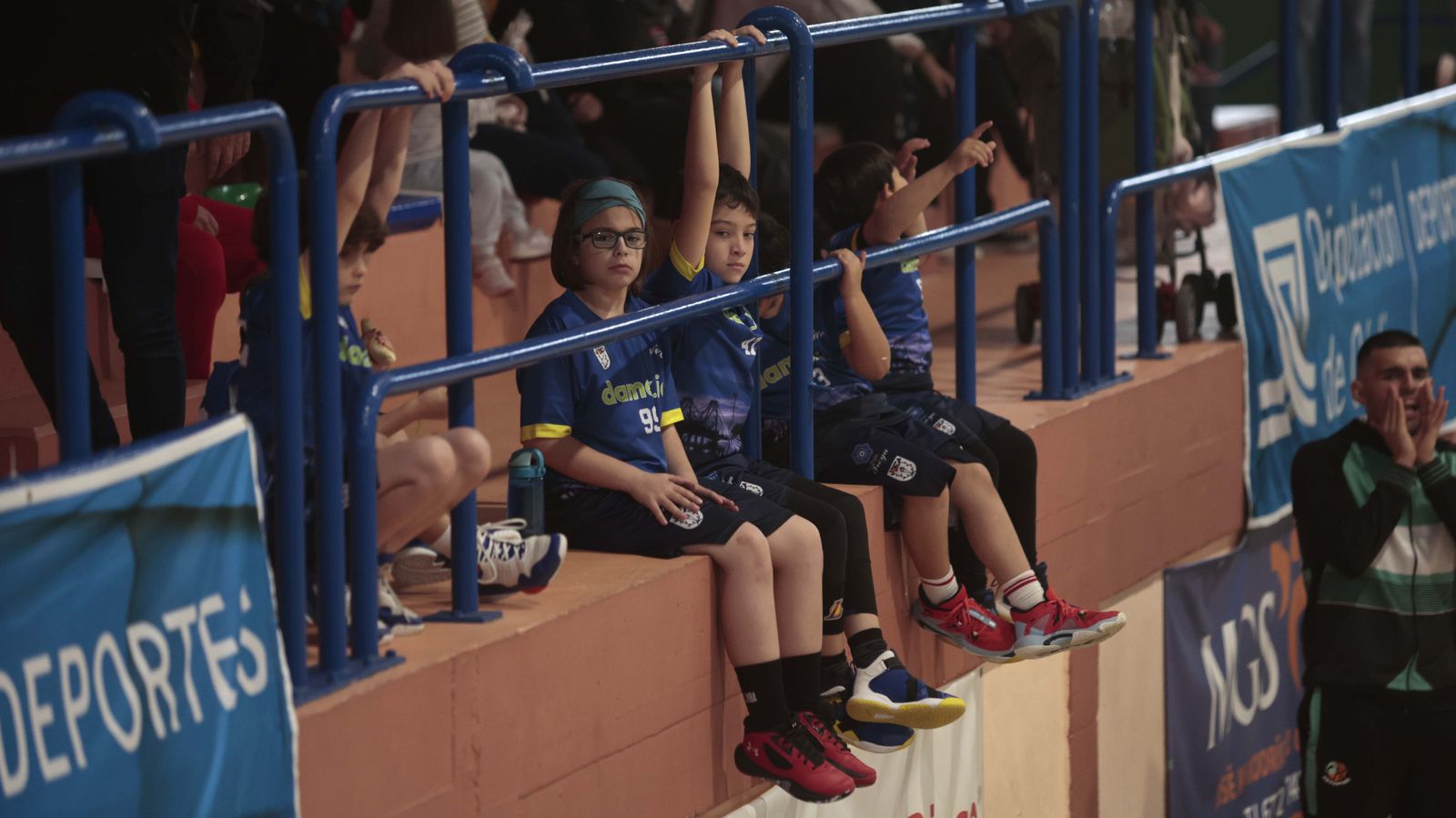 Las fotos de la primera jornada del torneo Semana Santa de baloncesto de la Línea