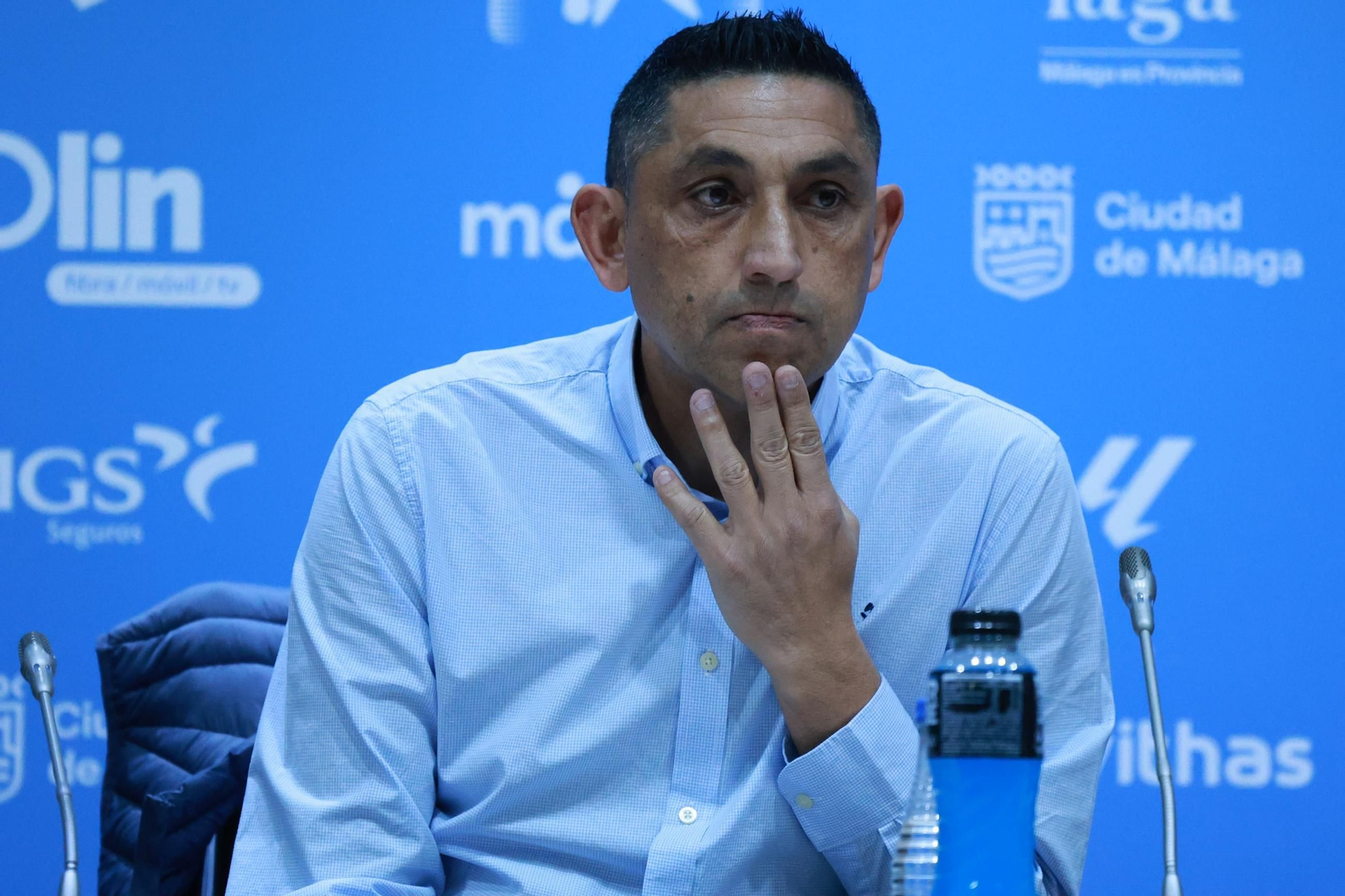 Basti: La presentación de su libro en La Rosaleda, en fotos