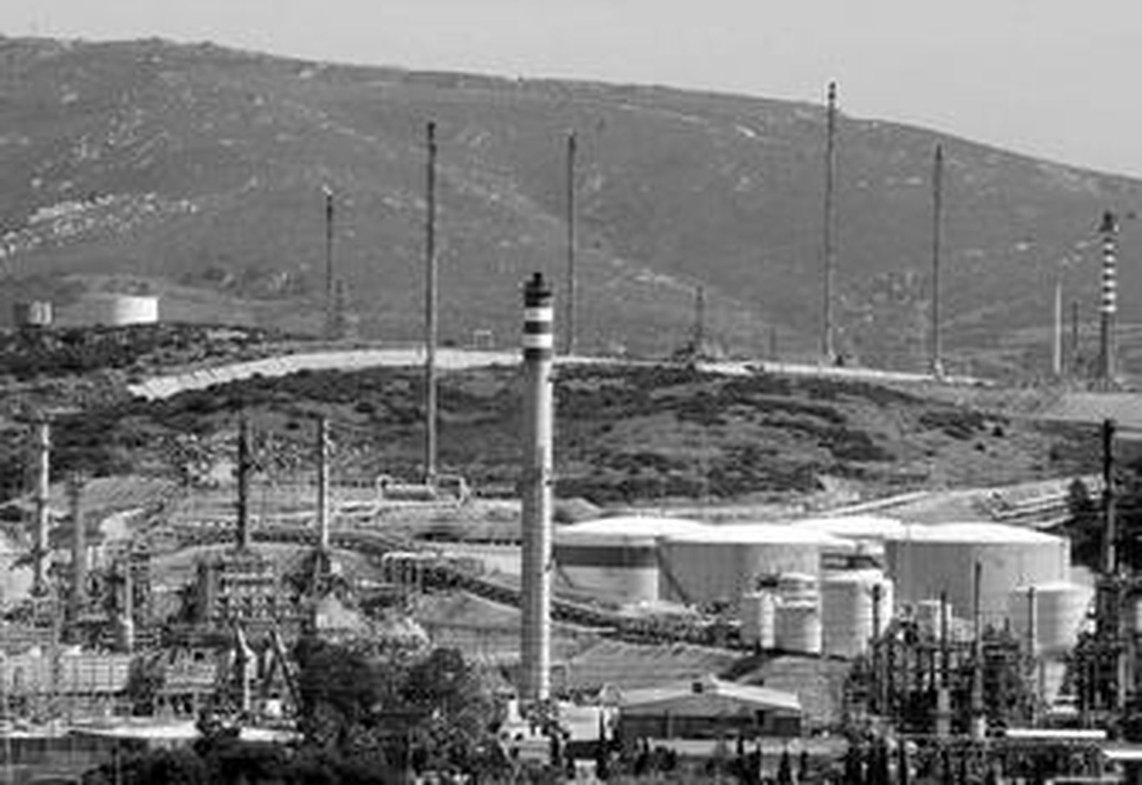 Vista parcial de las instalaciones de la refinería Gibraltar-San Roque, de Cepsa.