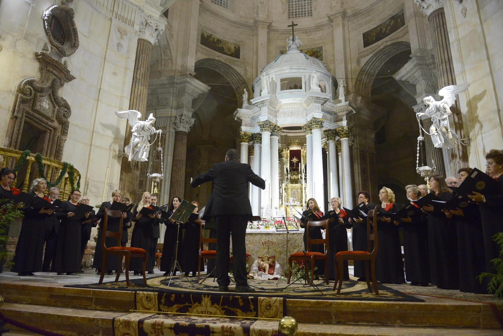 La coral Canticum Novum, en un concierto en la Catedral de Cádiz.
