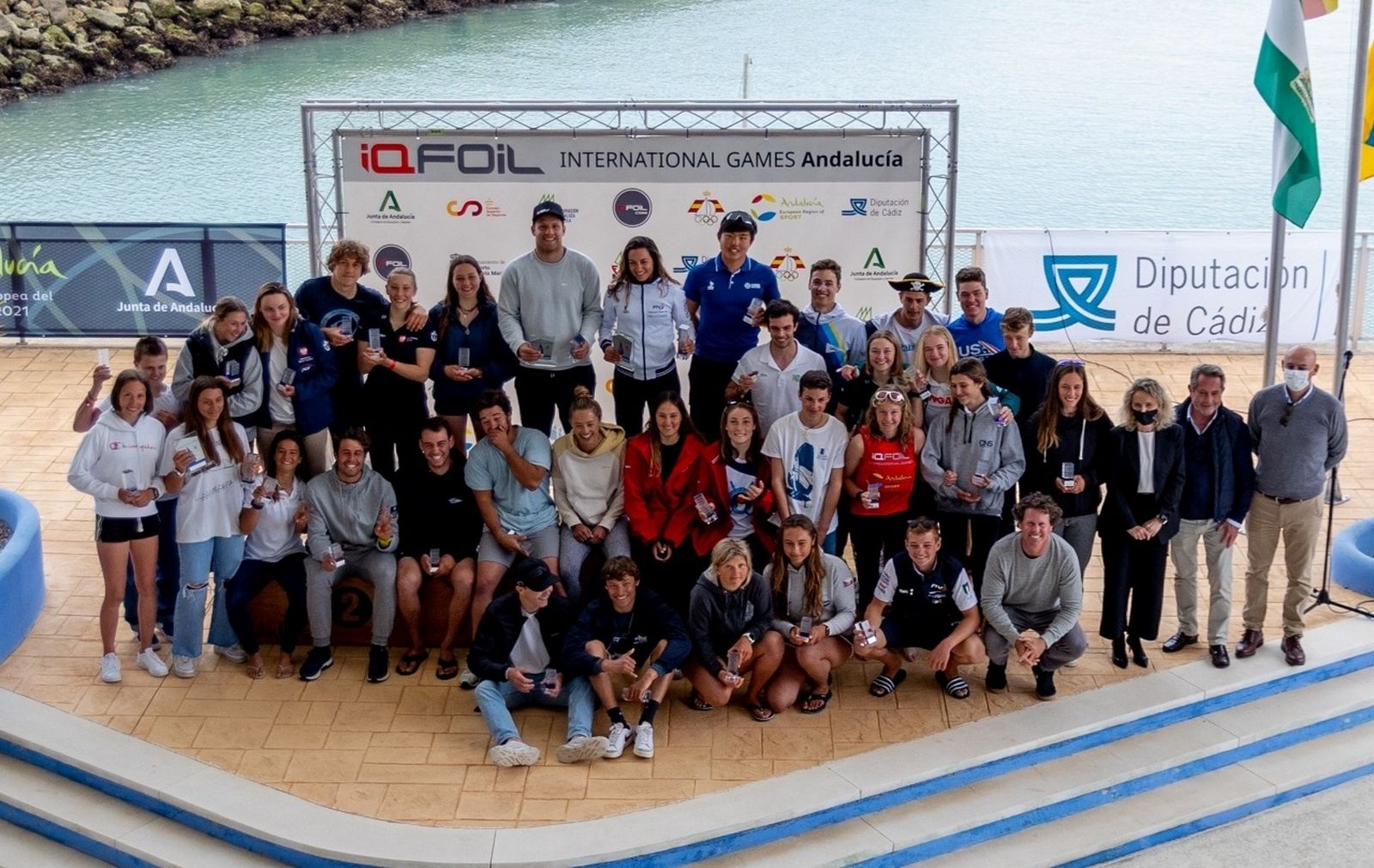 La foto de los ganadores en el International iQFoil Games Cádiz.