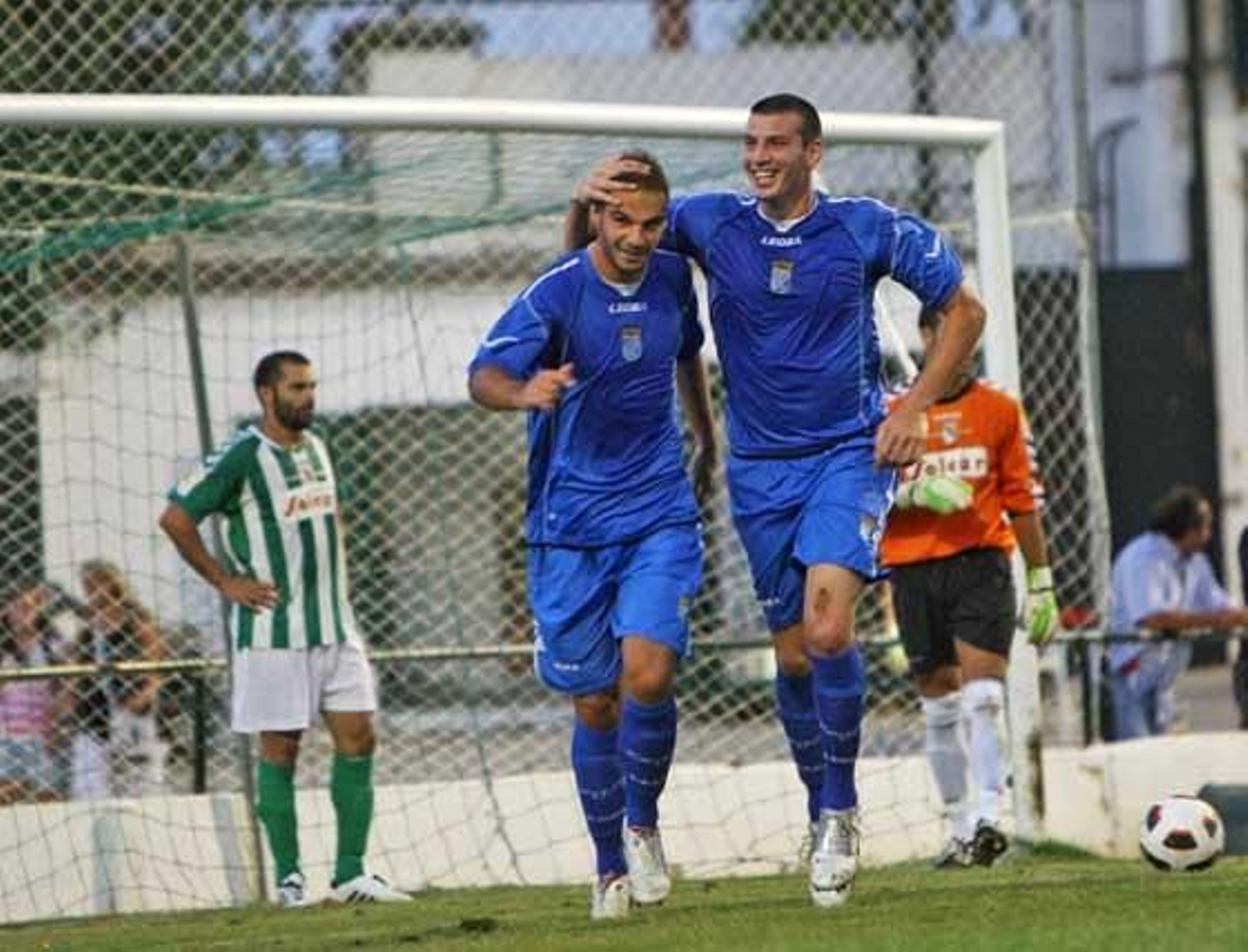 En el minuto 24 en una jugada ensayada en la que Lombán adelantaba a los suyos tras un buen servicio de Pablo Redondo.


Foto: Juan Carlos Toro