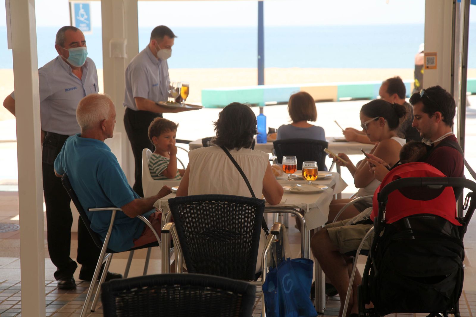 Uno de los chiringuitos abiertos el pasado fin de semana en la costa onubense.
