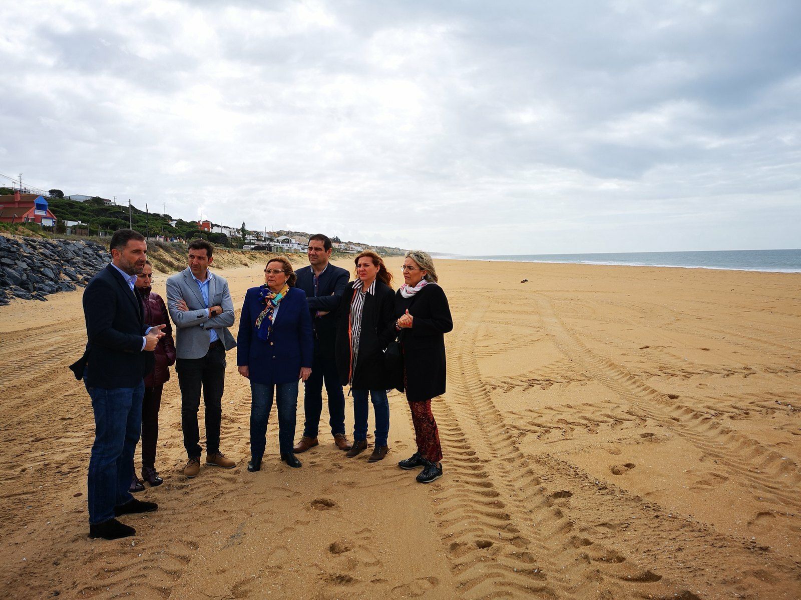 Faneca y otros candidatos, junto a Cuéllar y Castillo en Mazagón.