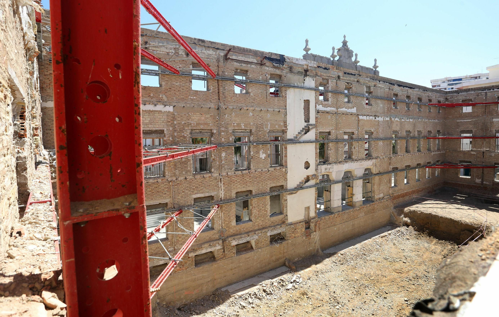 Interior del viejo edificio de Hacienda de Huelva.