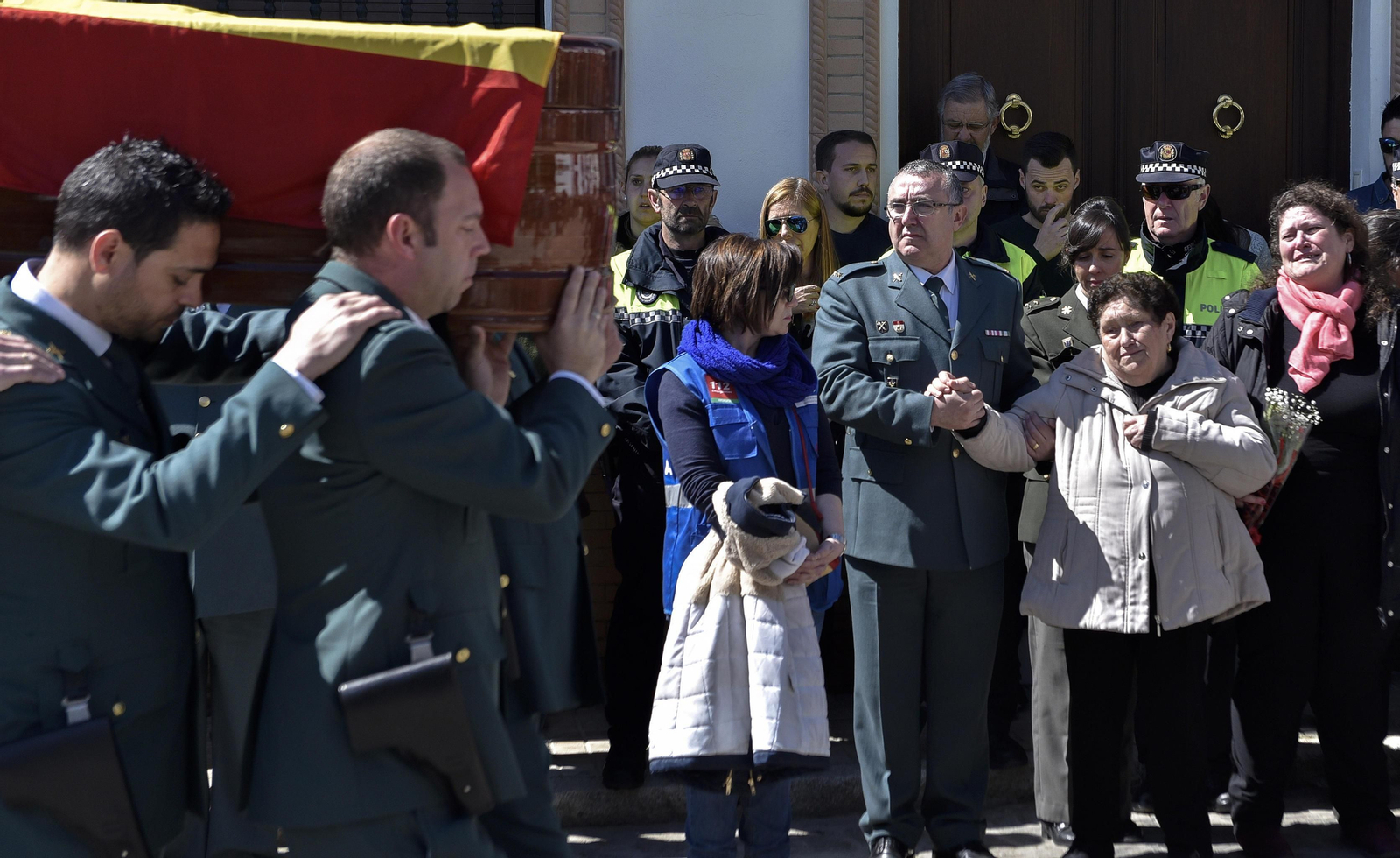 El funeral del guardia civil fallecido en Guillena, en imágenes