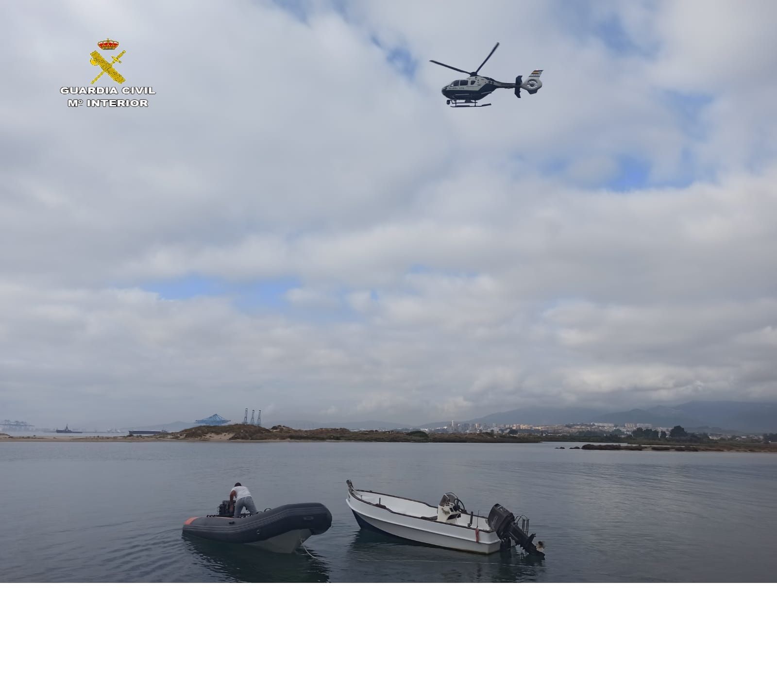 Una embarcación aprehendida en el río Palmones.