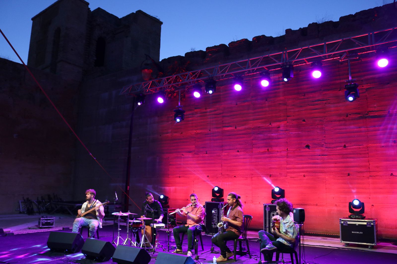 Así son las noches del castillo en Cartaya.