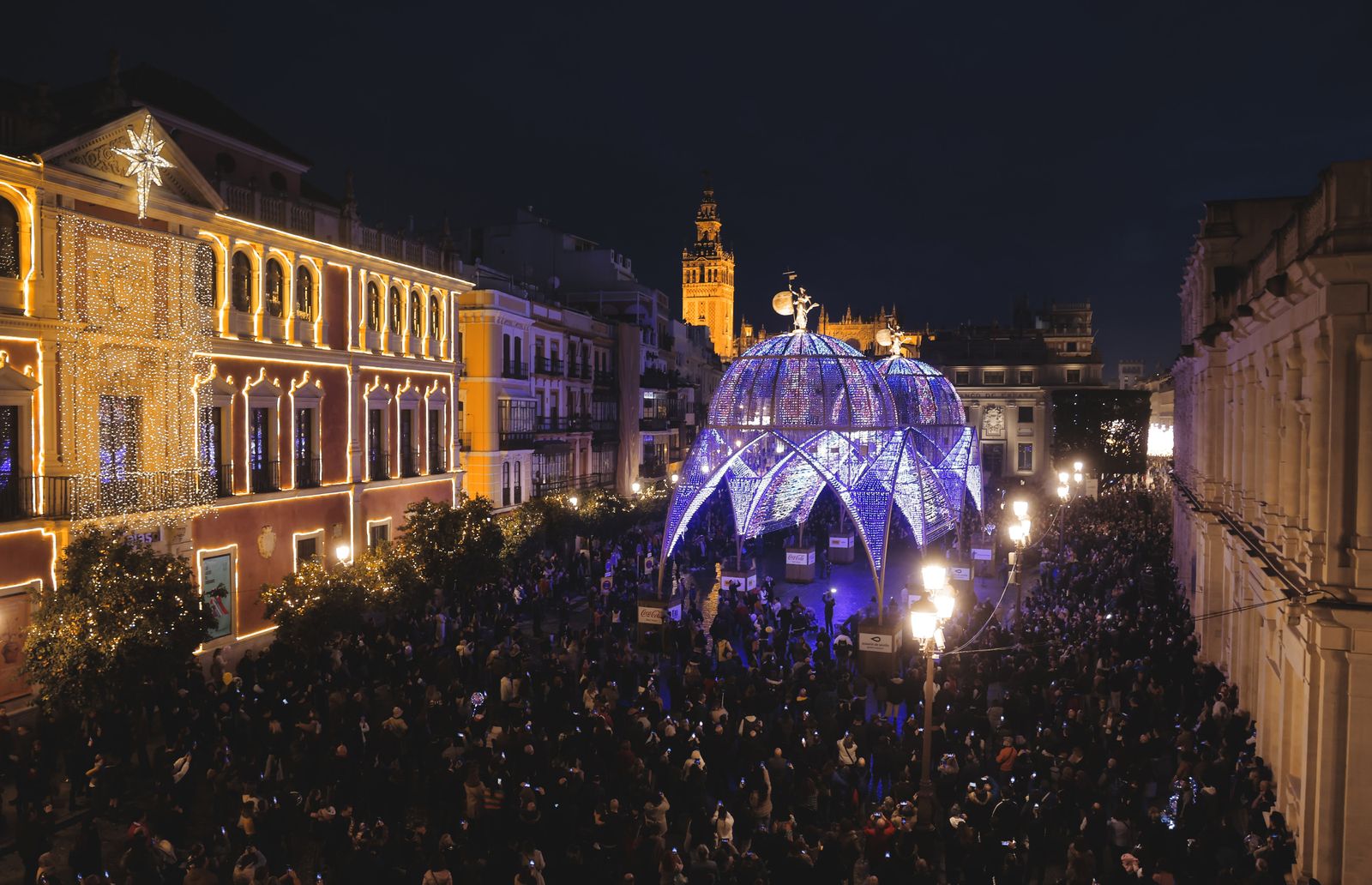 La catedral de luces de Sevilla, en imágenes
