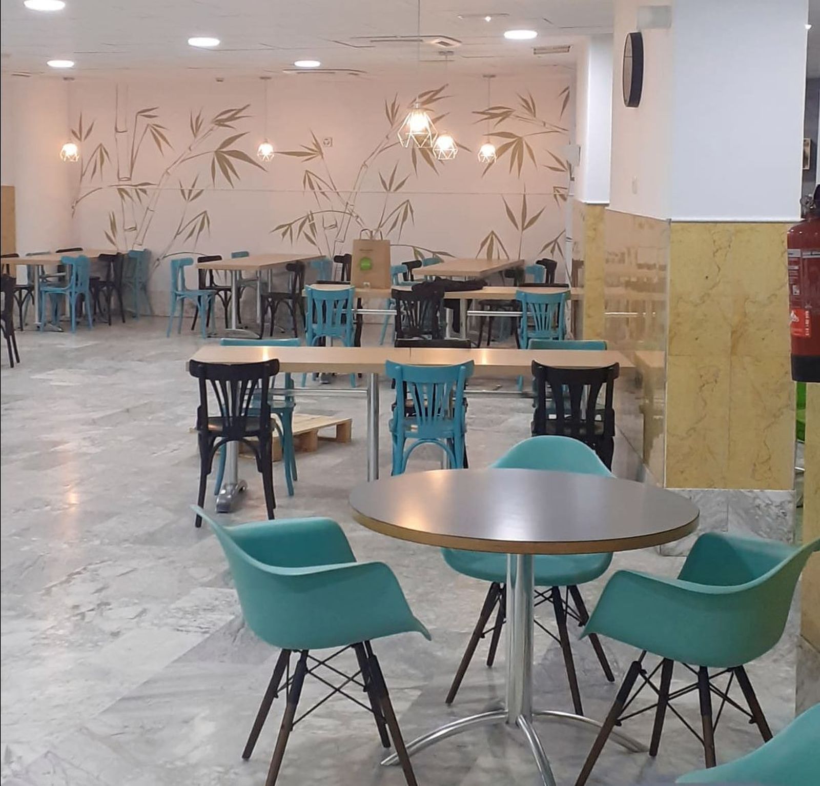La cafetería de  profesionales  reabierta con las mejoras introducidas.