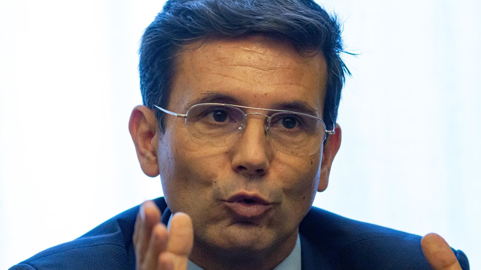 El alcalde de Granada, Francisco Cuenca, durante la entrevista en el salón Mariana Pieada