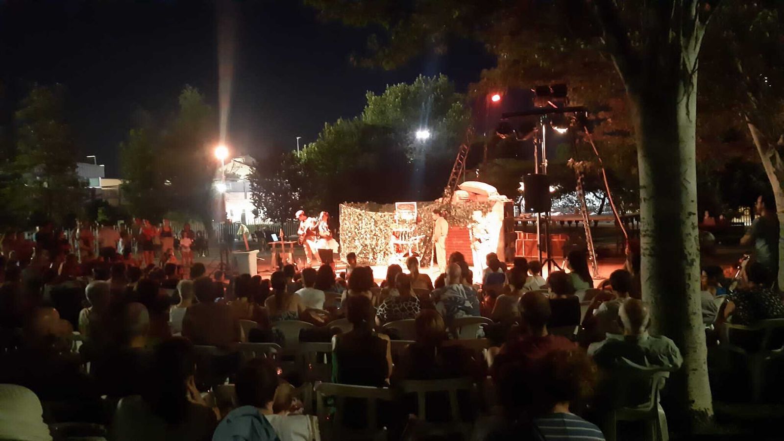 Momento de la representación de 'Lía' de la compañía La Petite este viernes en Huétor Tájar