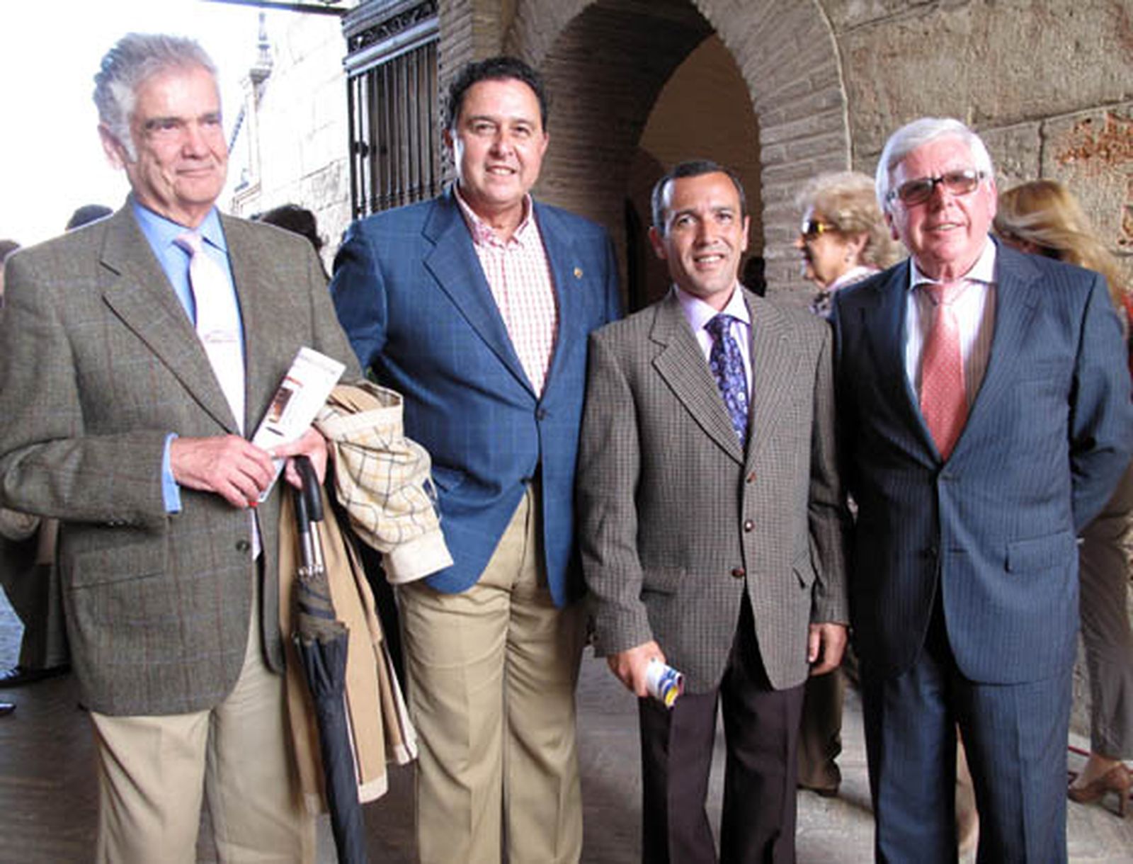Manuel Sánchez de Ibargüen, los toreros Tomás Campuzano y Domingo Valderrama, y Manolo Bajo.

Foto: Victoria Ramírez