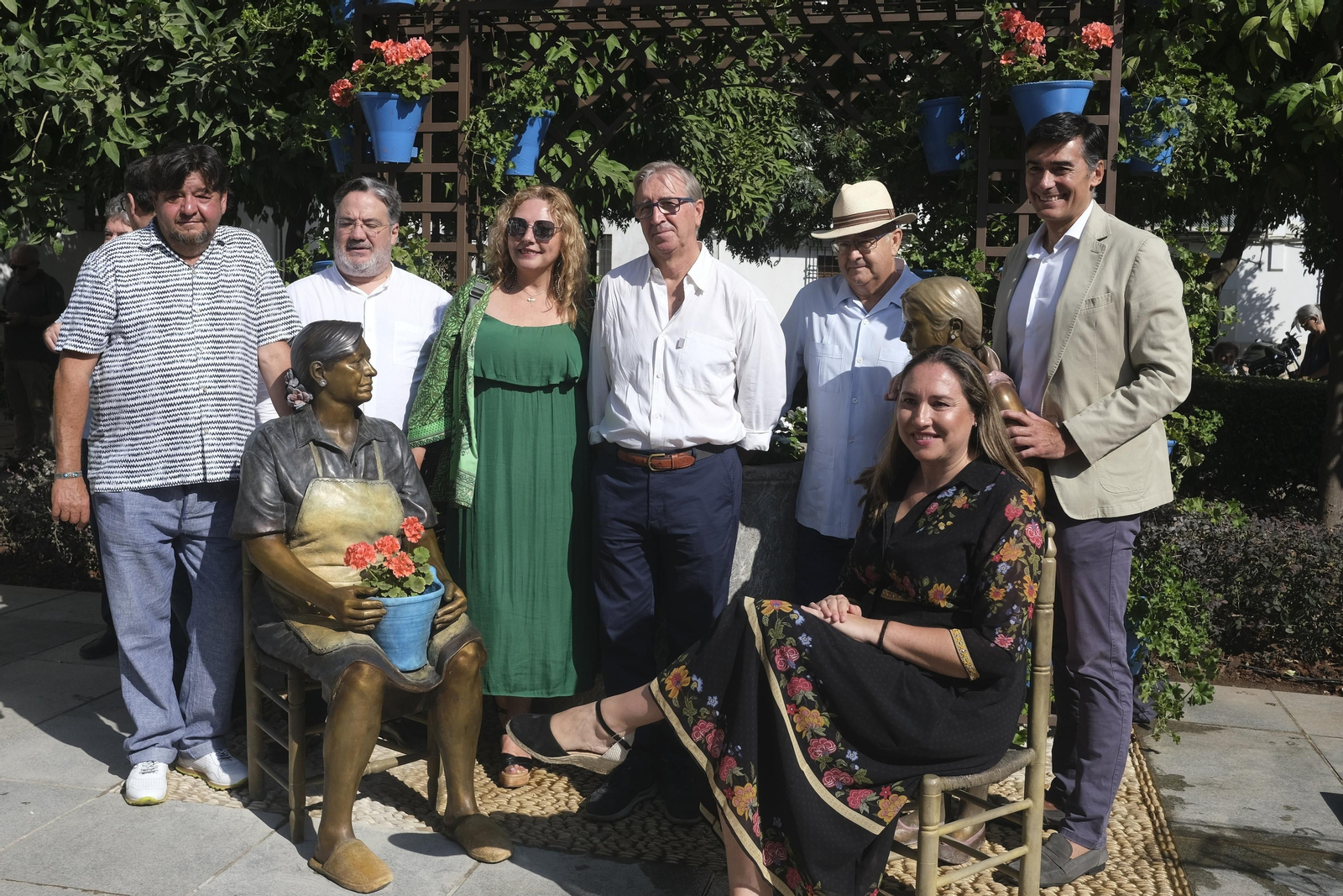 La inauguración de la nueva escultura en homenaje a los Patios de Córdoba, en imágenes