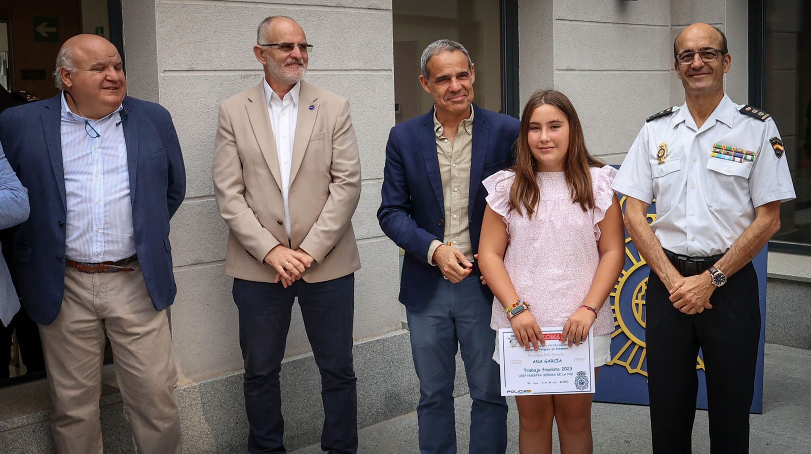 La policía entrega los 3º Premios de Infografías Sobre el Riesgo de Internet a escolares de Jerez