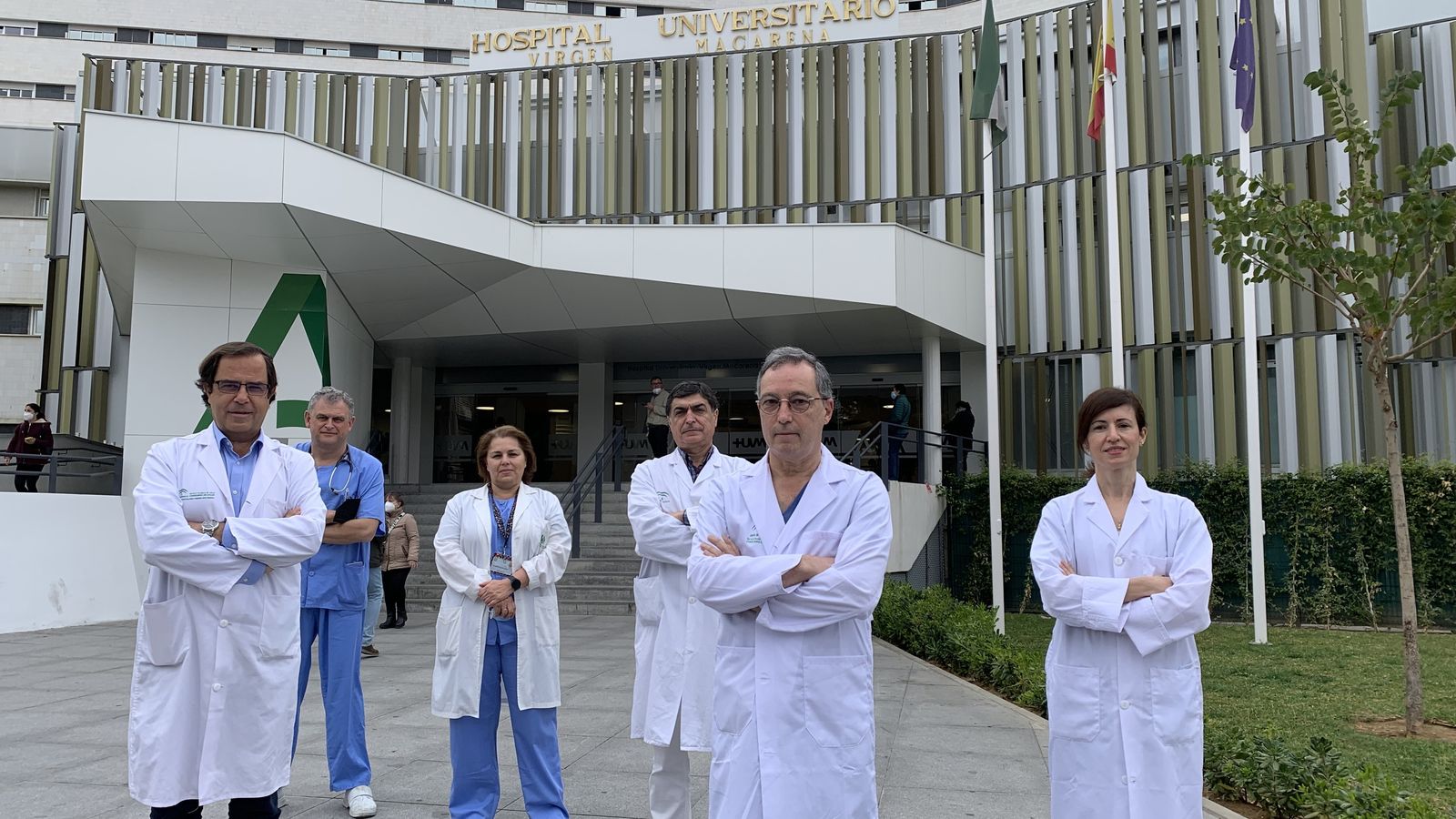 Los responsables del equipo multidisciplinar del Área del Corazón del Macarena, con el  doctor Manuel Vizcaíno al frente.