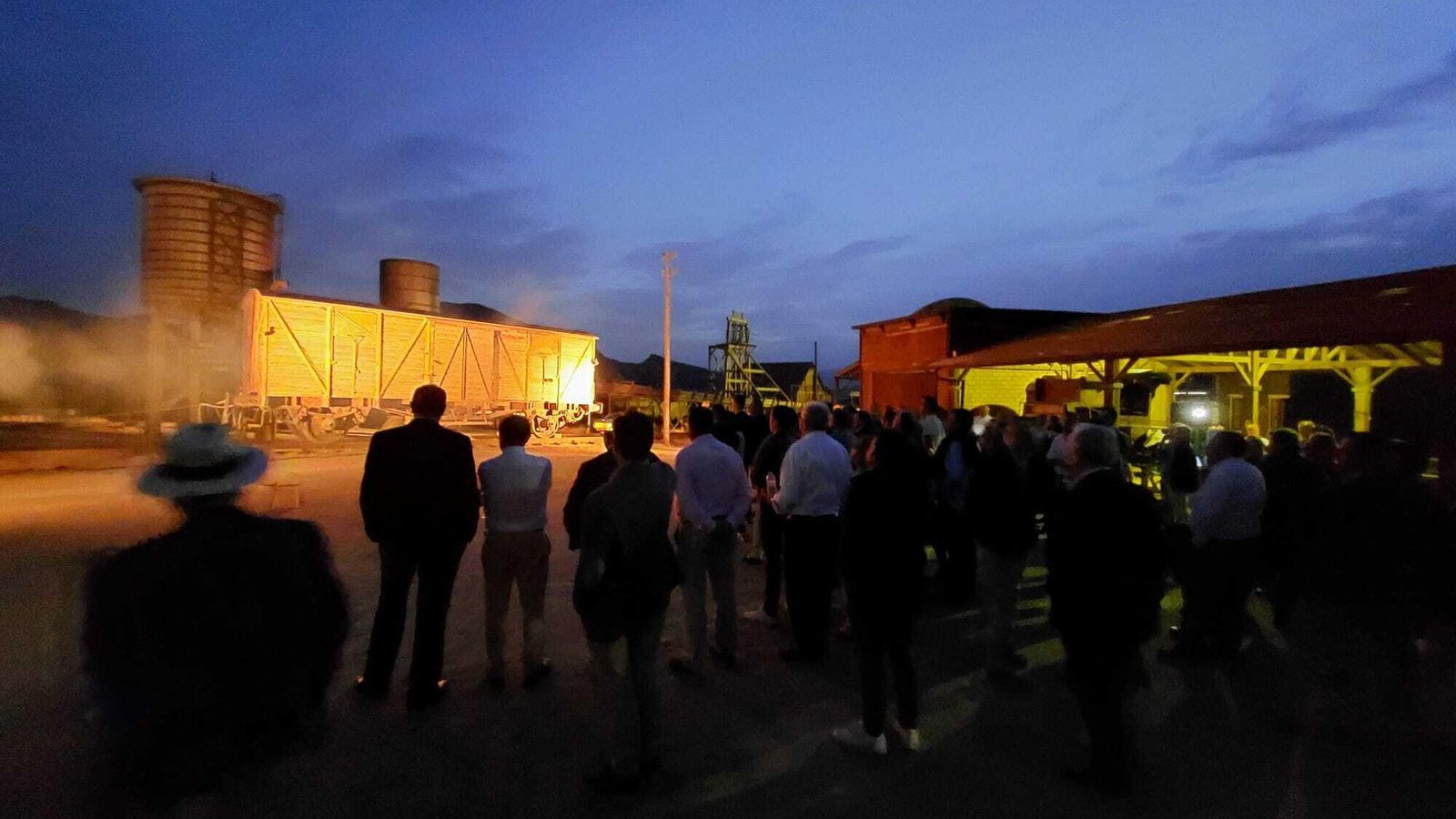 El tren llegó antes al Lejano Oeste que el AVE a Almería