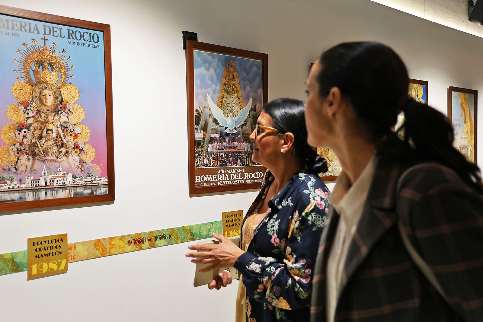 Imágenes de la inauguración de la exposición 'Sueños de Rocío. Carteles de Romería'.