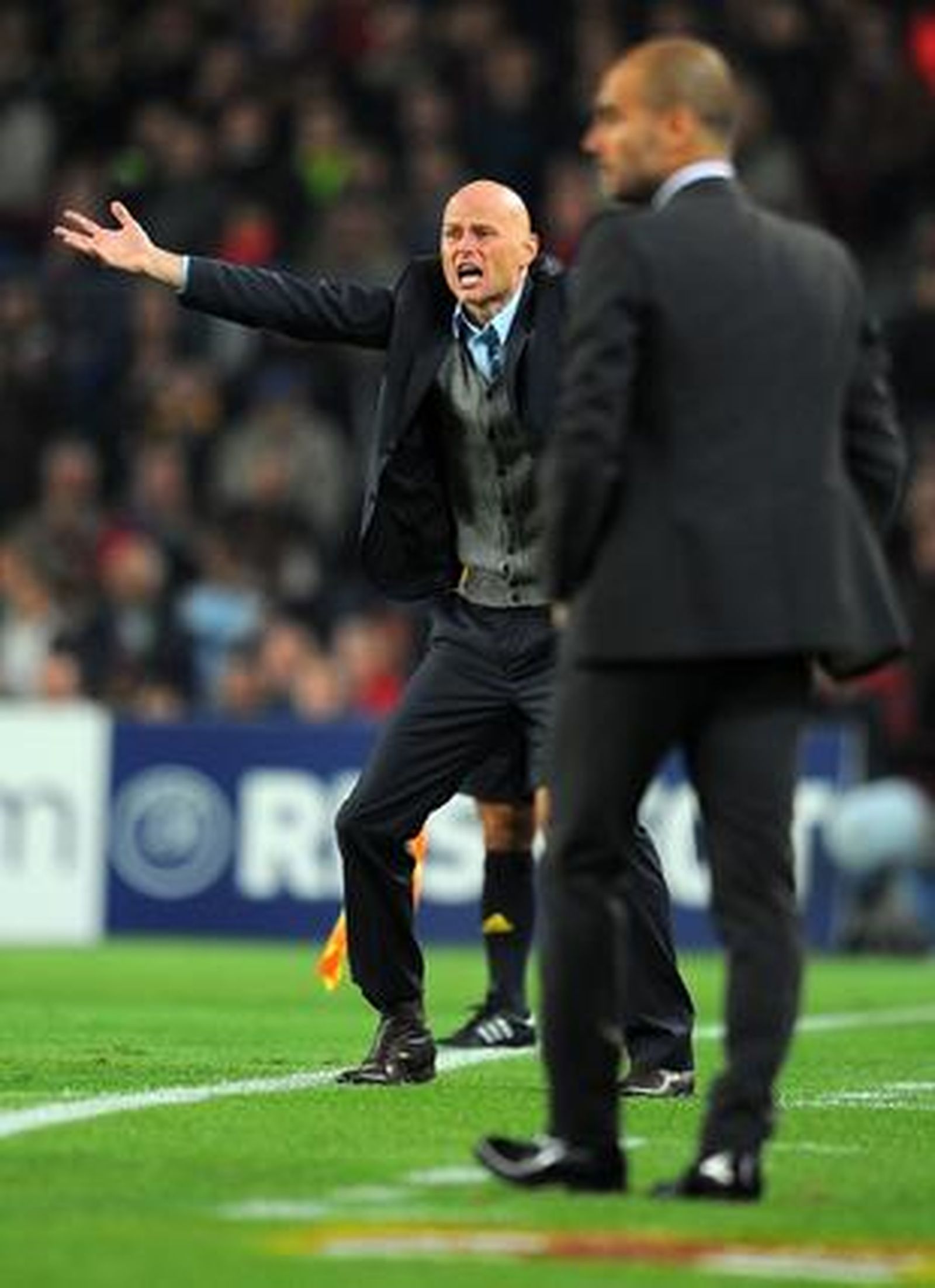 El Barcelona supera al Copenhague en el Camp Nou. / AFP