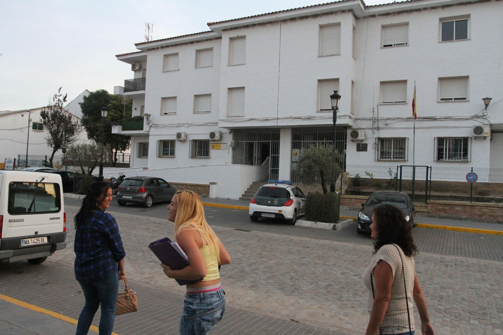 Imagen del puesto de la Guardia Civil en la localidad de Almonte.