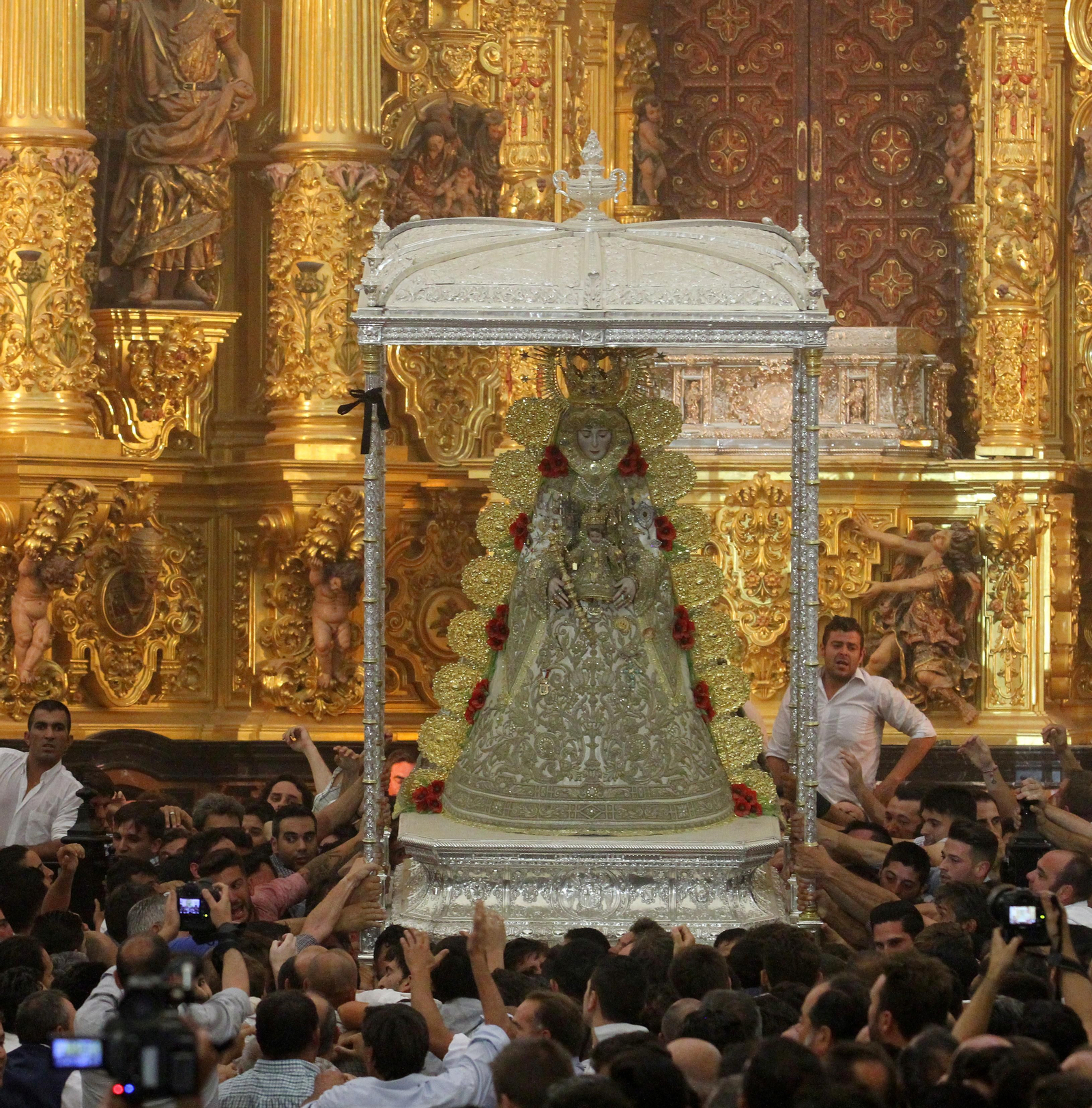 Salto a la reja de los almonteños.