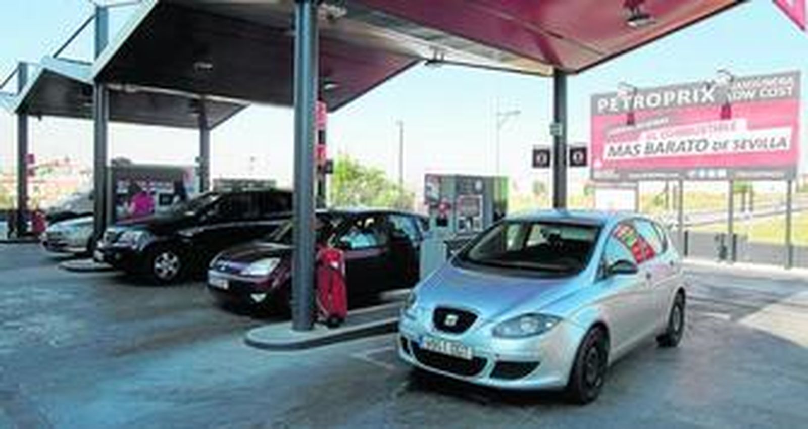 Estación de servicio en el término de Alcalá de Guadaíra.