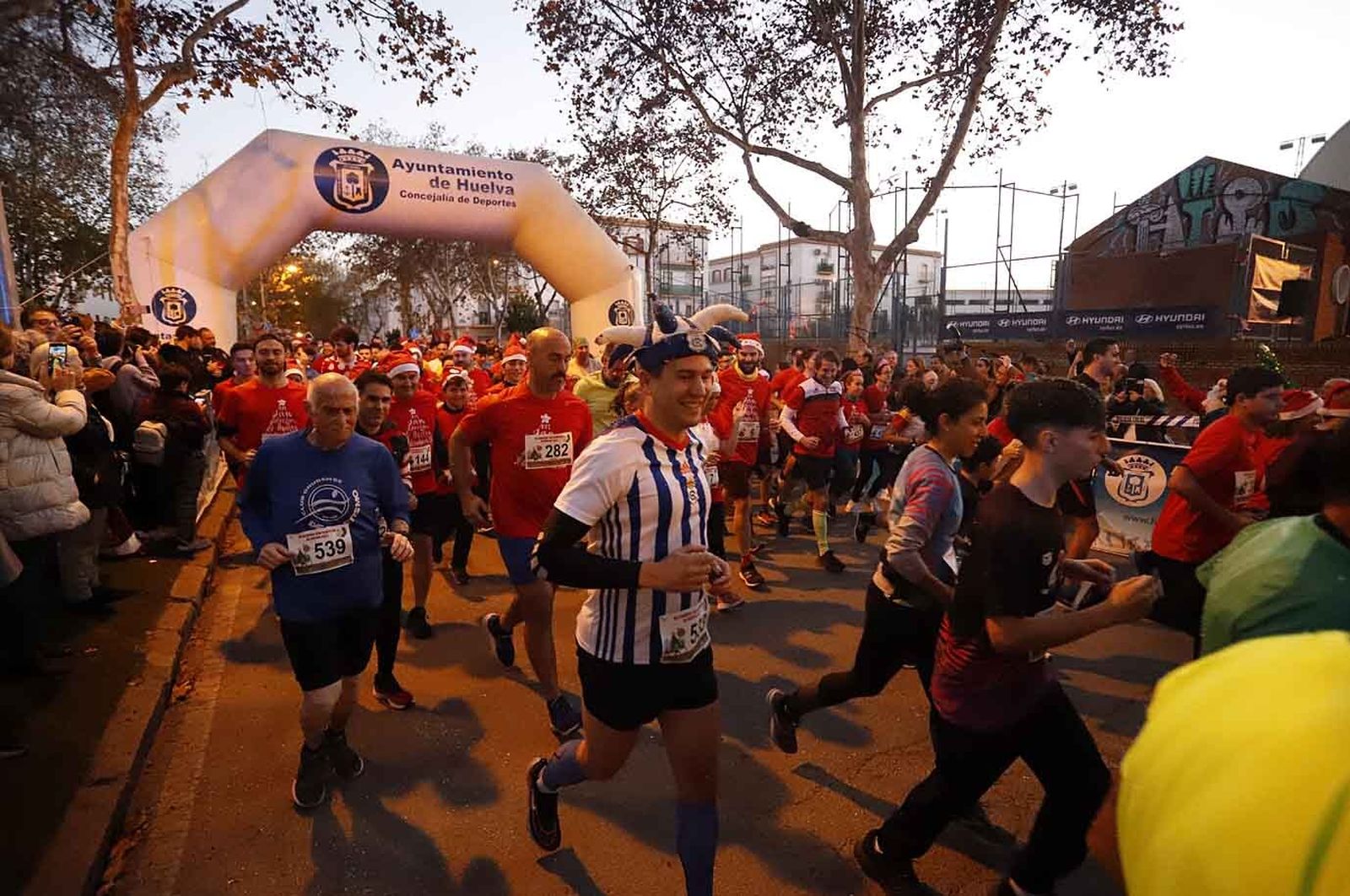Imágenes de la carrera de San Silvestre en Huelva