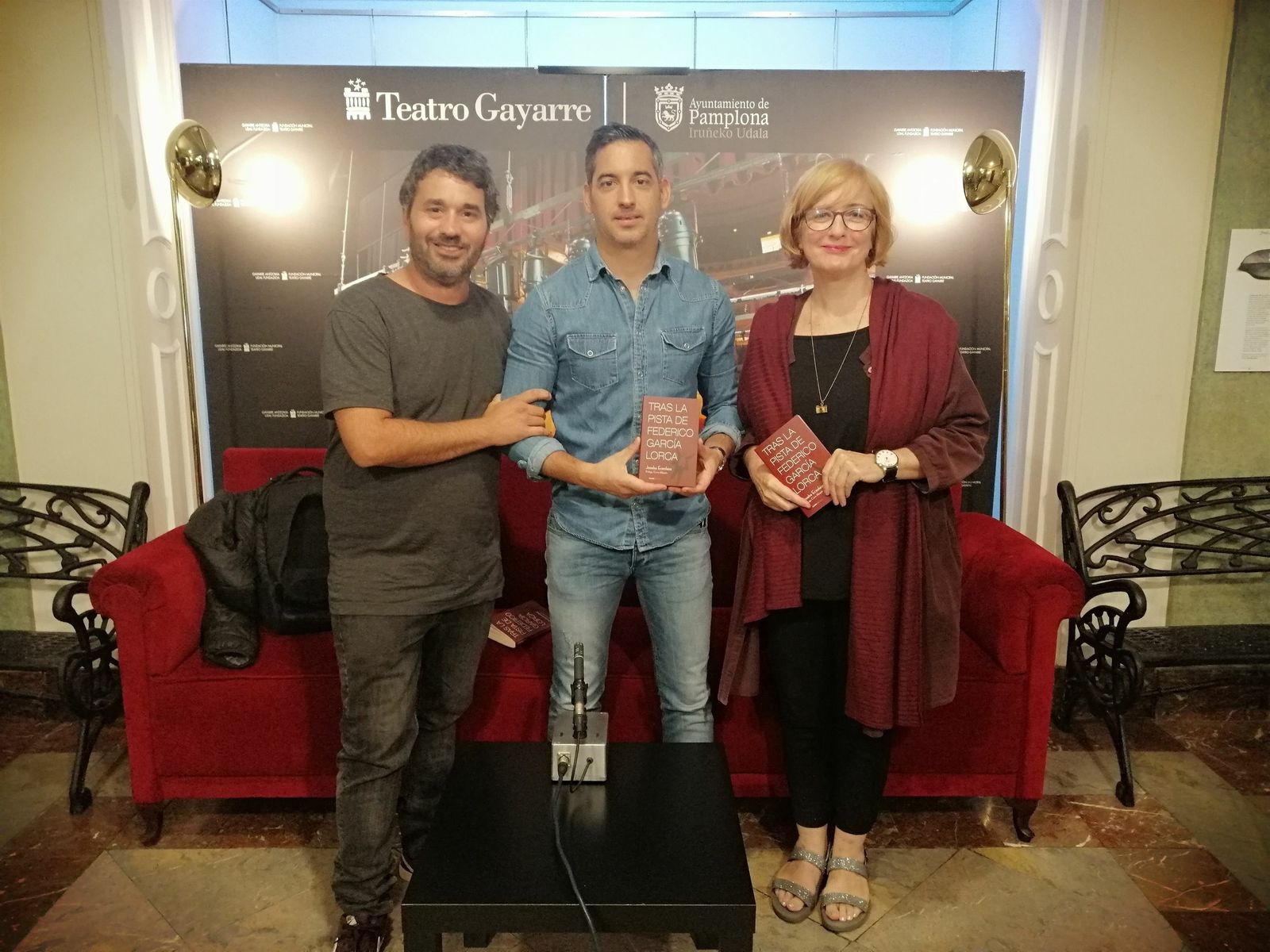 Unai Pascual, Joseba Eceolaza y Grego Navarro en la presentación del libro.