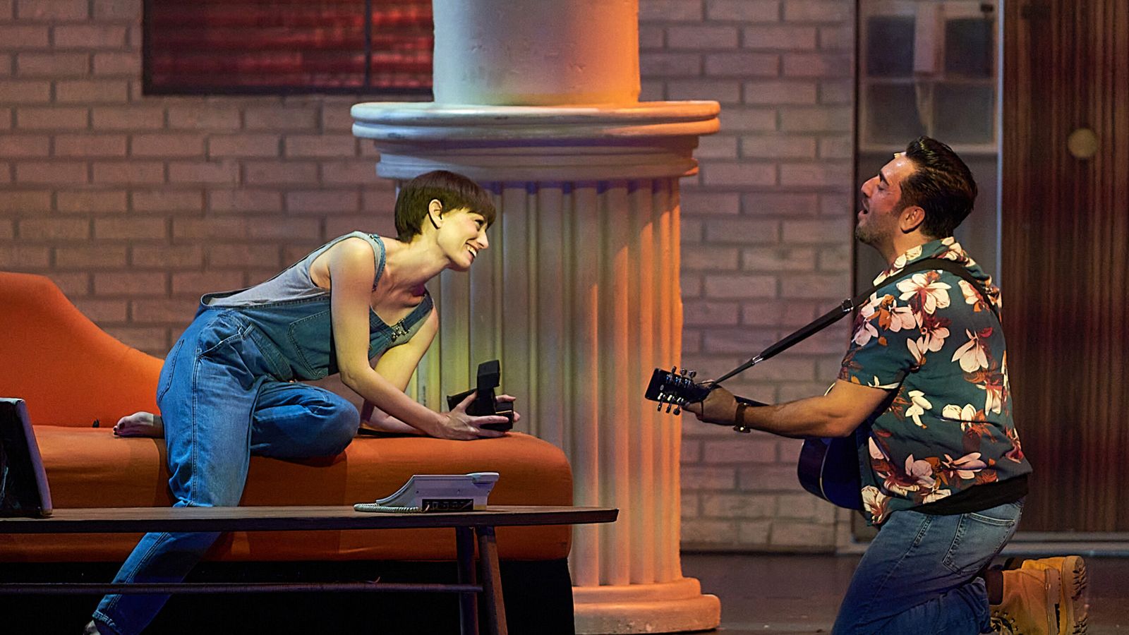 Ana Dachs y David Bustamante replican los personaje de Patrick Swayze, y Demi Moore en la versión cinematográfica de los 90