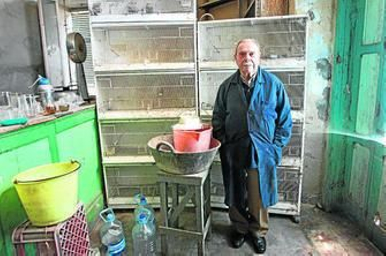 José Crespo en su tienda, ya por entonces cerrada, en una entrevista que concedió al Diario en junio de 2013.