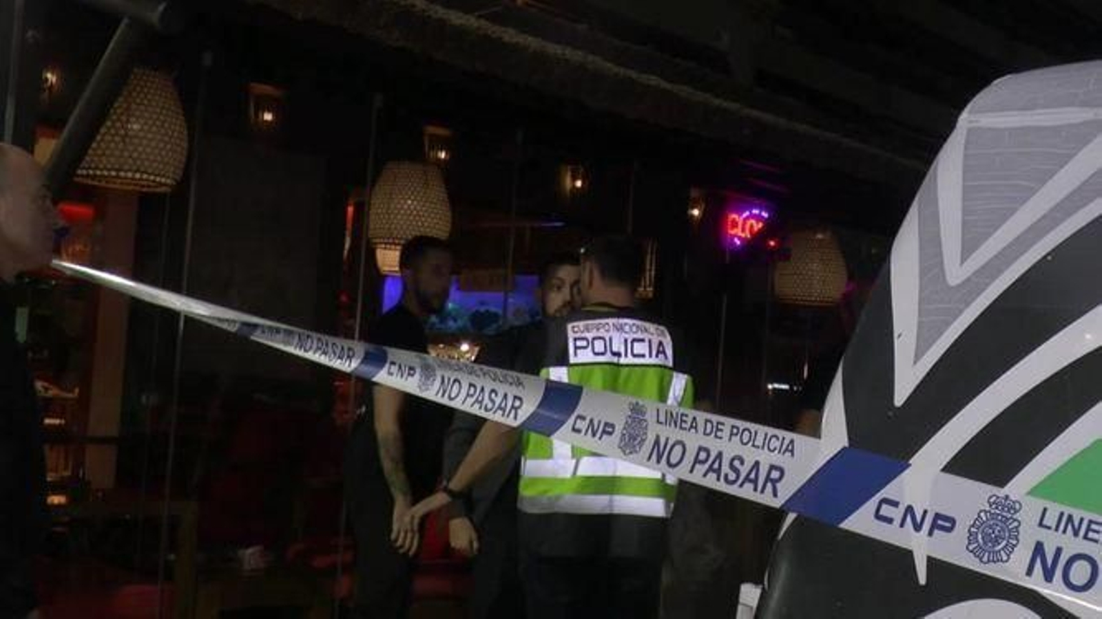 policías, en el lugar en que abatieron a un hombre en Torremolinos