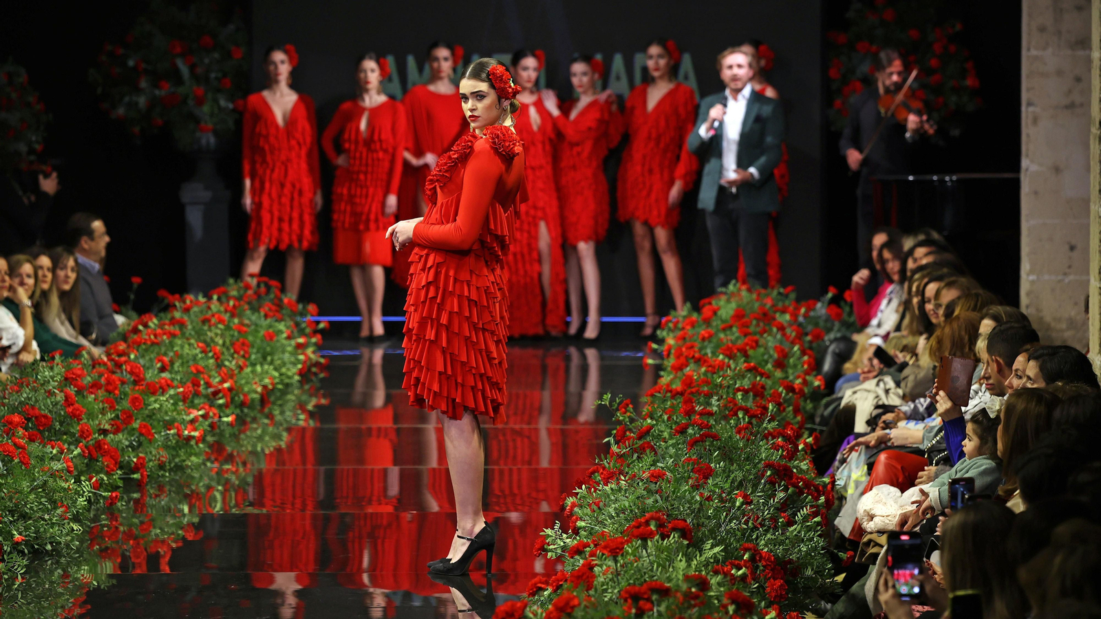Desfile de Amparo Maciá en la Pasarela Flamenca Jerez Tio Pepe 2023