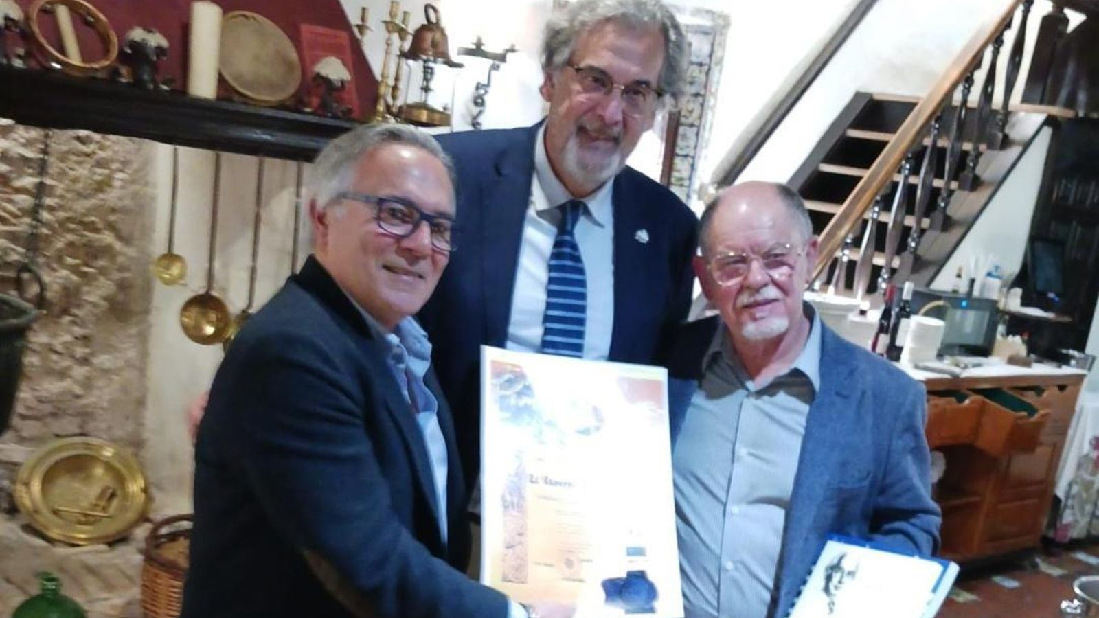 José Almenara, Antonio Ares y Ramón Luque tras su bautizo Caletero