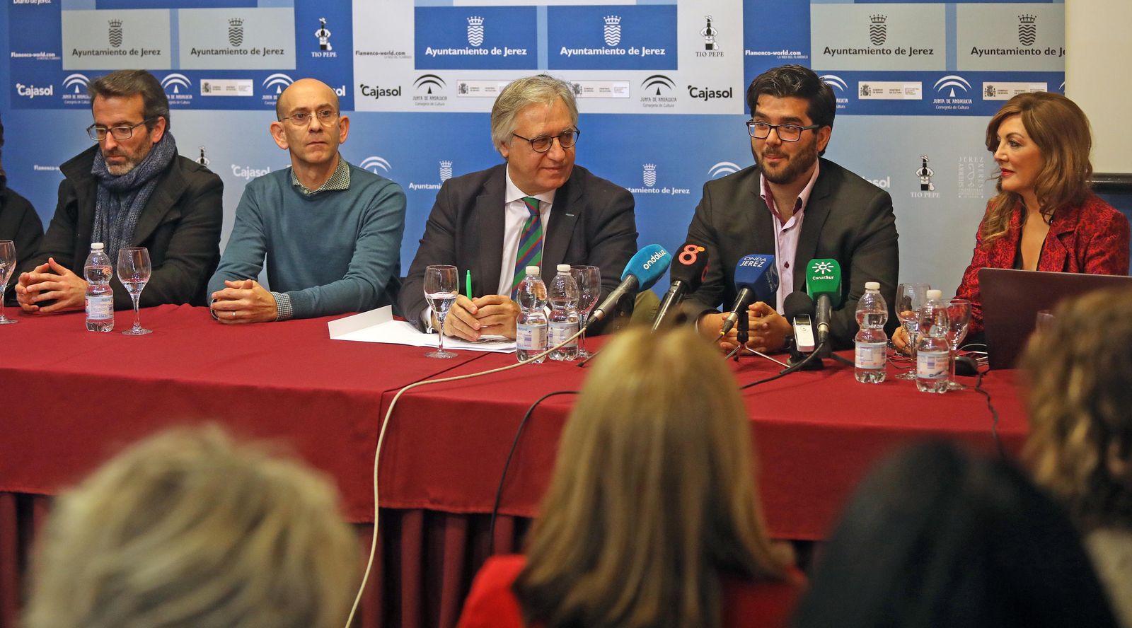 Neftalí Pérez, Eduardo Aguirre de Cárcer, Francisco Camas, José Miguel Román y Erregiñe Arrotza ayer durante la presentación de la ópera.