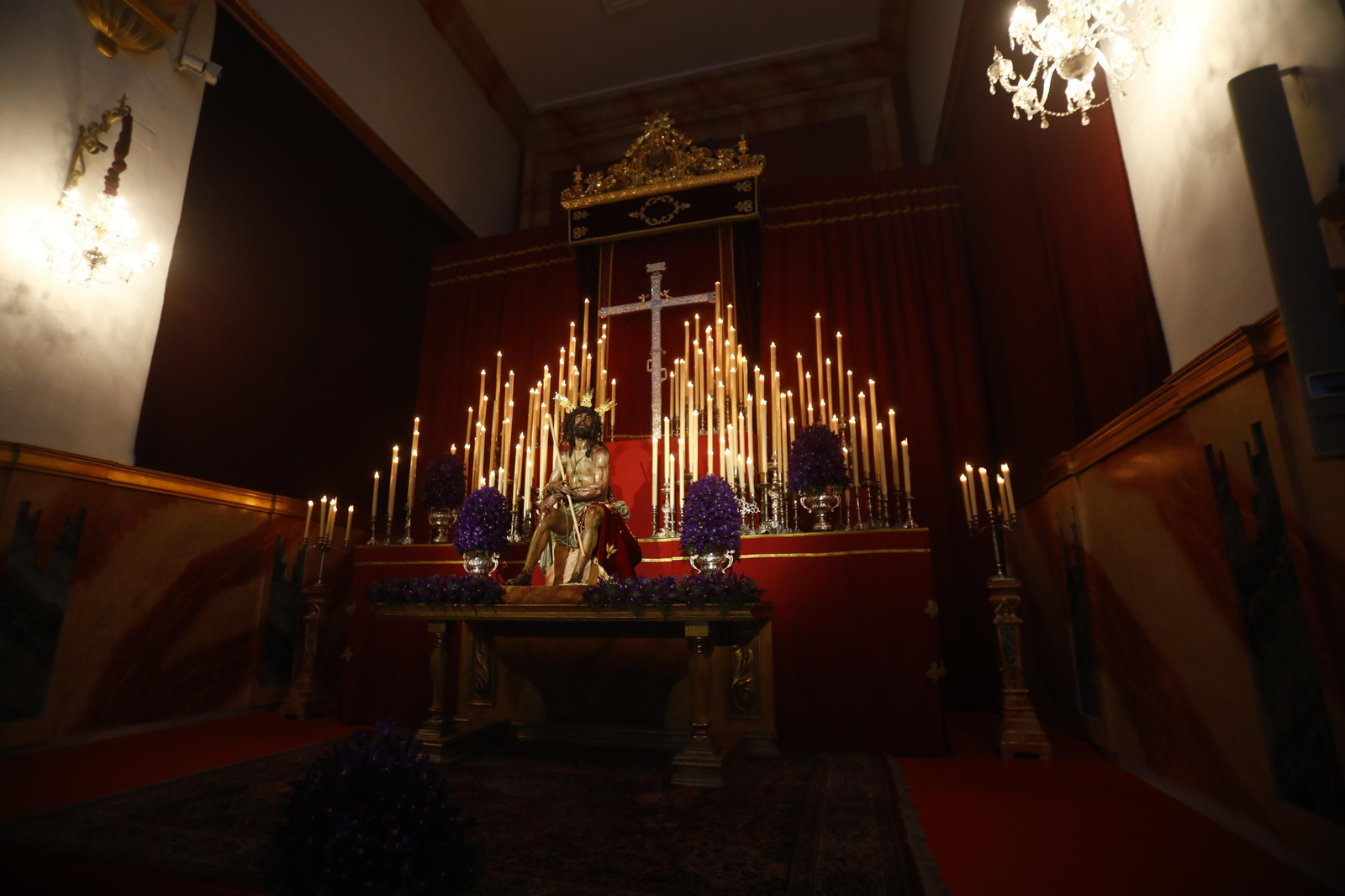 El solemne besapiés el Señor de la Coronación de Espinas, en imágenes