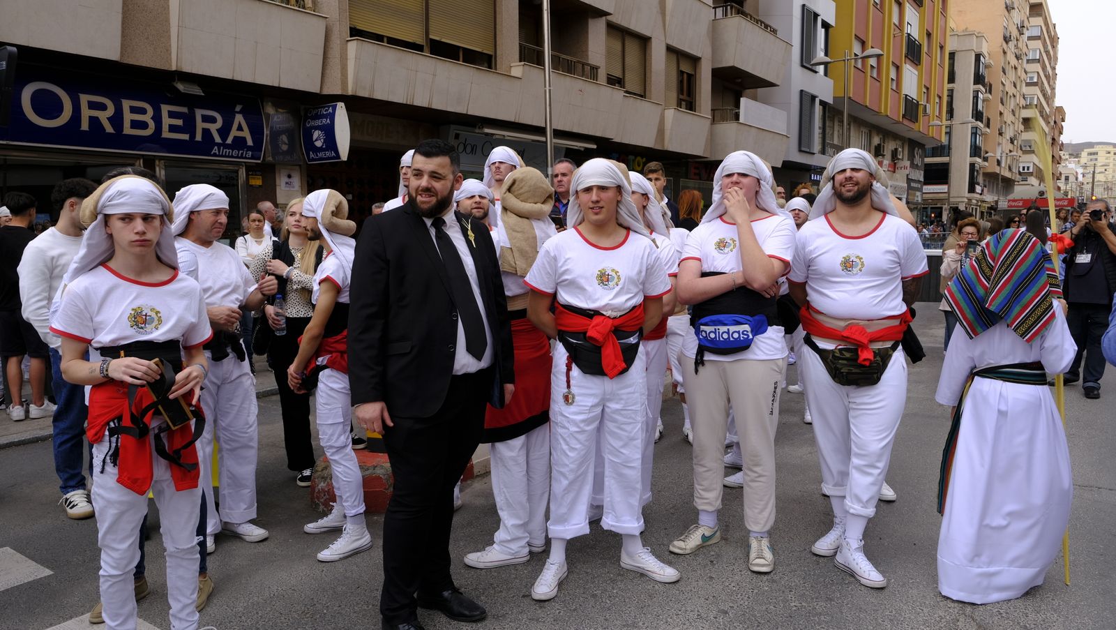 La Borriquita procesiona por las calles de Almería, en imágenes