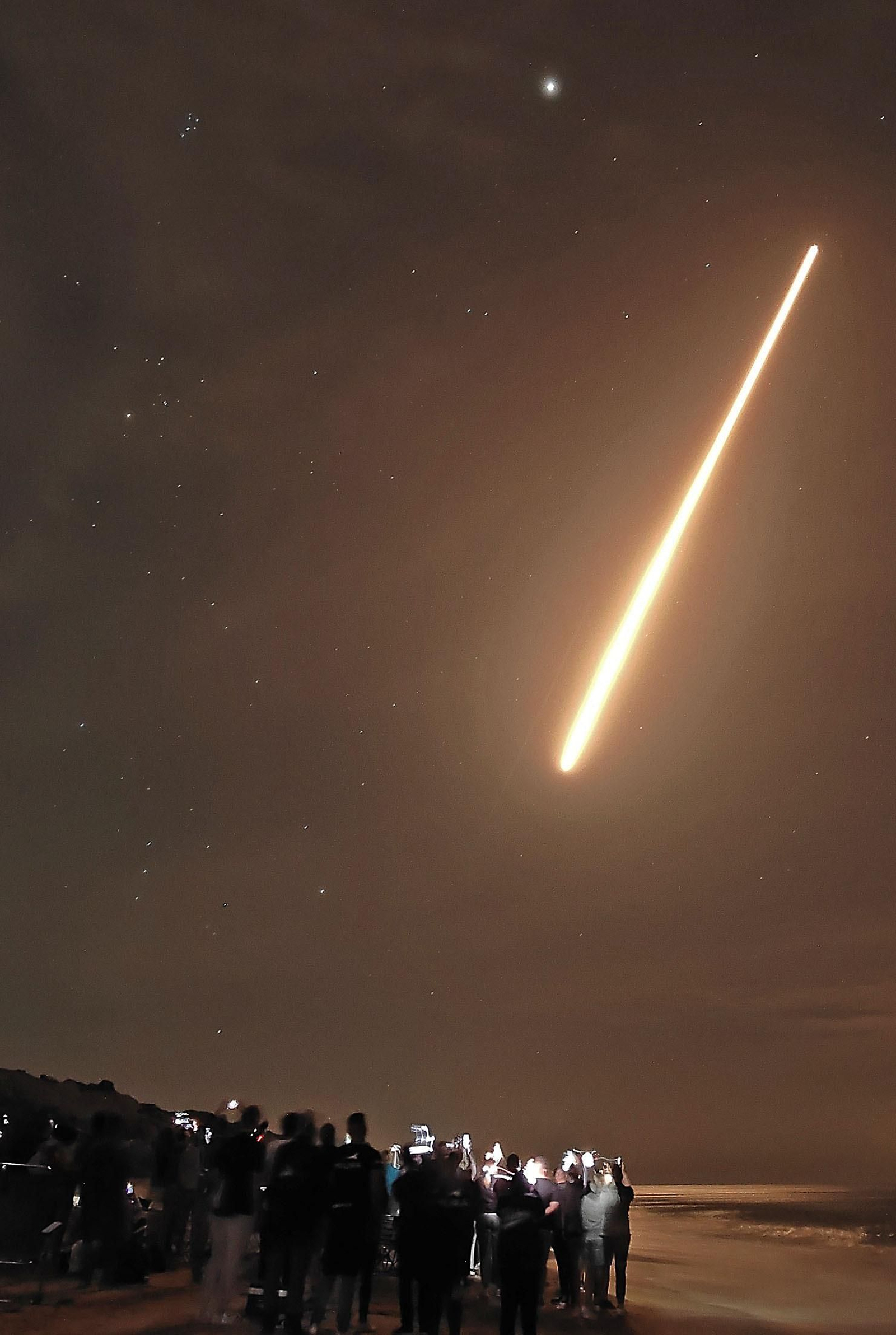 Imágenes del despegue del cohete Miura desde Huelva