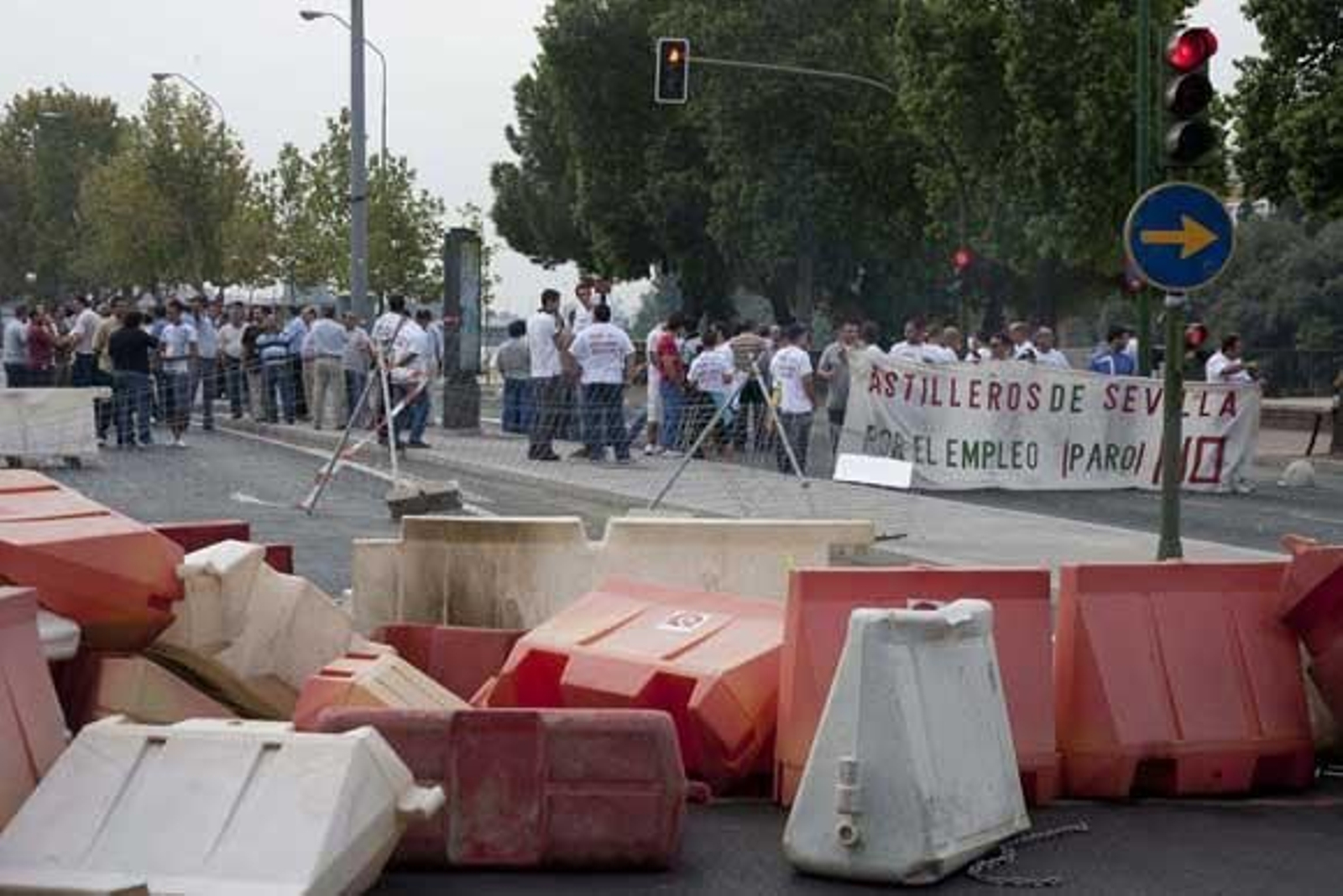 Los trabajadores de Astilleros cortan el Paseo de Colón tras intentar encadenarse en San Telmo