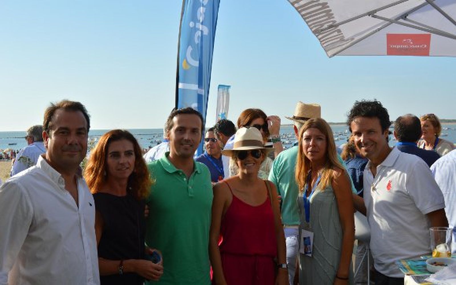 Iván Llanza, Soledad Fernández, Jaime Escribano, Inés Albizuri, María del Mar Díez y Jorge Escribano, durante las carreras de caballos.

Foto: Ignacio Casas de Ciria