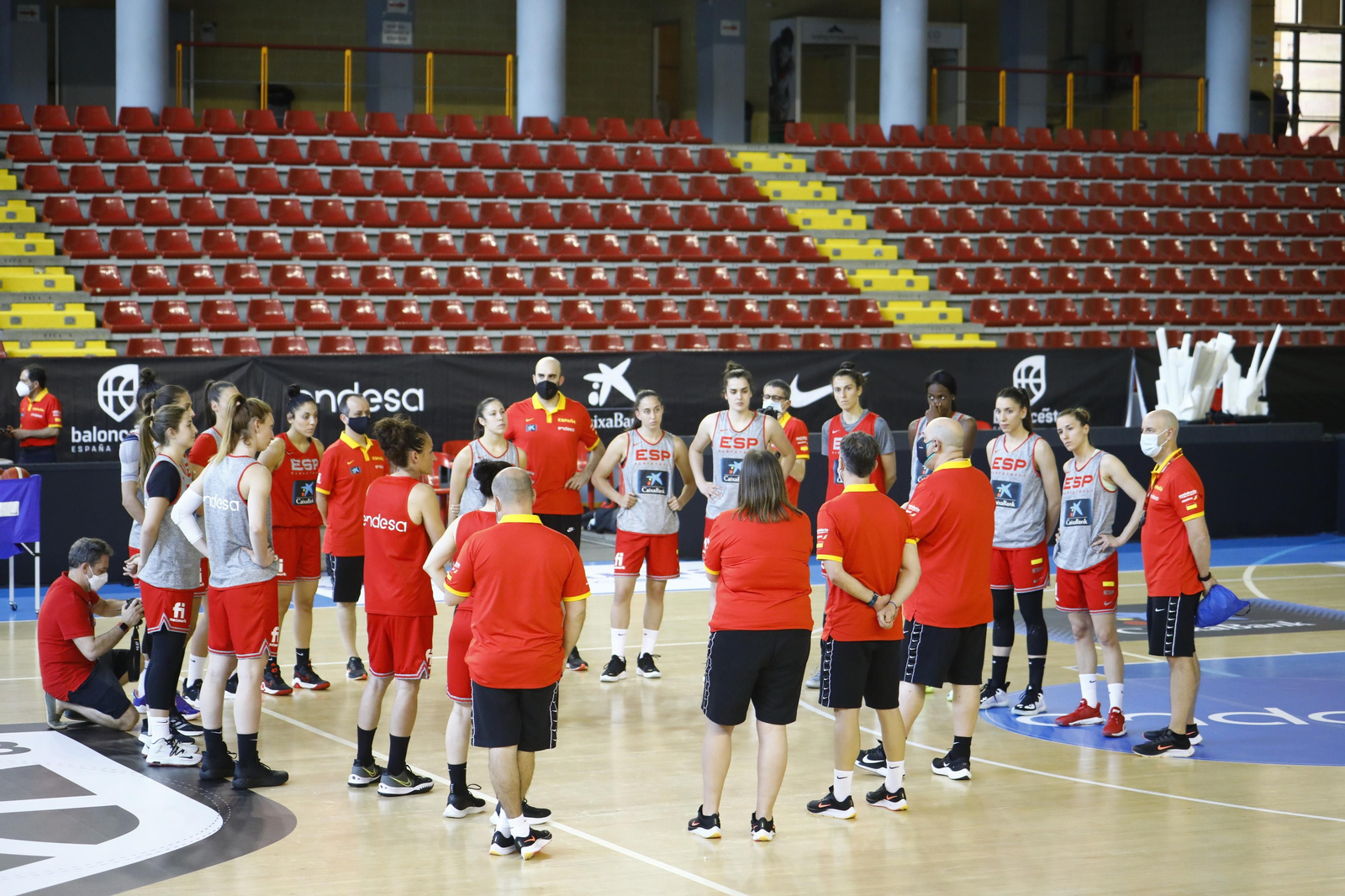 Las fotos del primer entrenamiento de la selección española femenina de baloncesto en Córdoba
