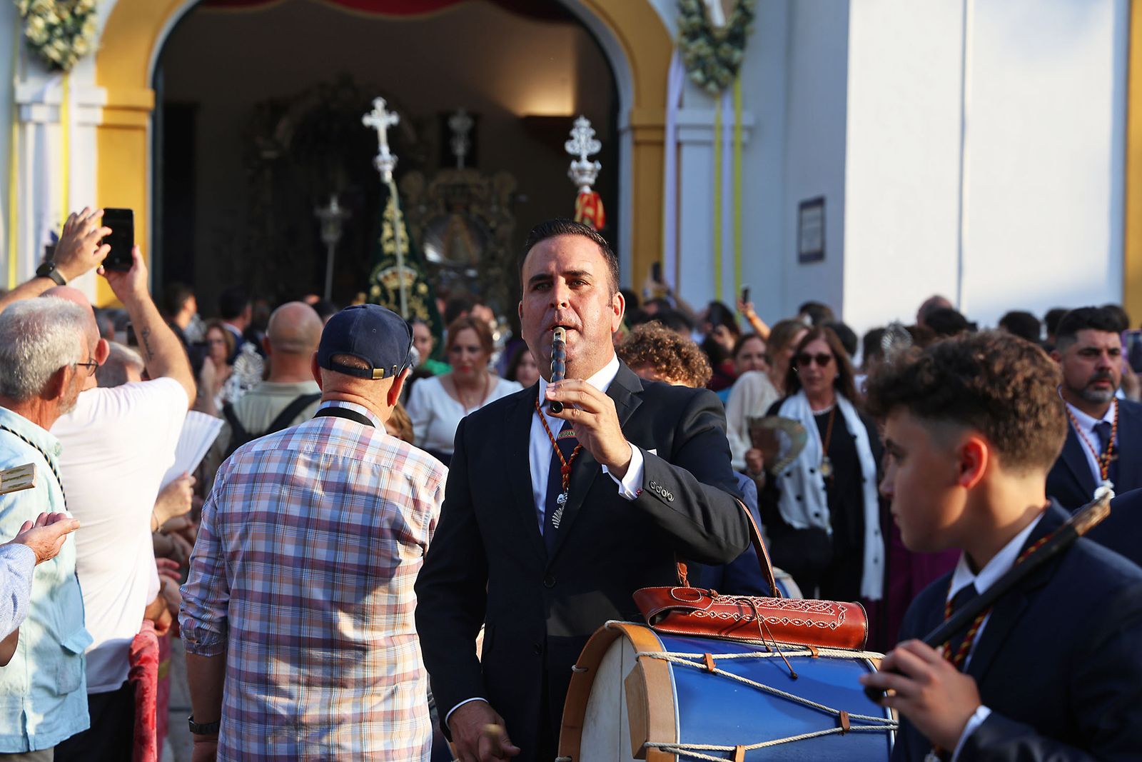 Imágenes del Rosario Jubilar rociero celebrado por las 25 hermandades filiales de la Matriz de Almonte en La Merced