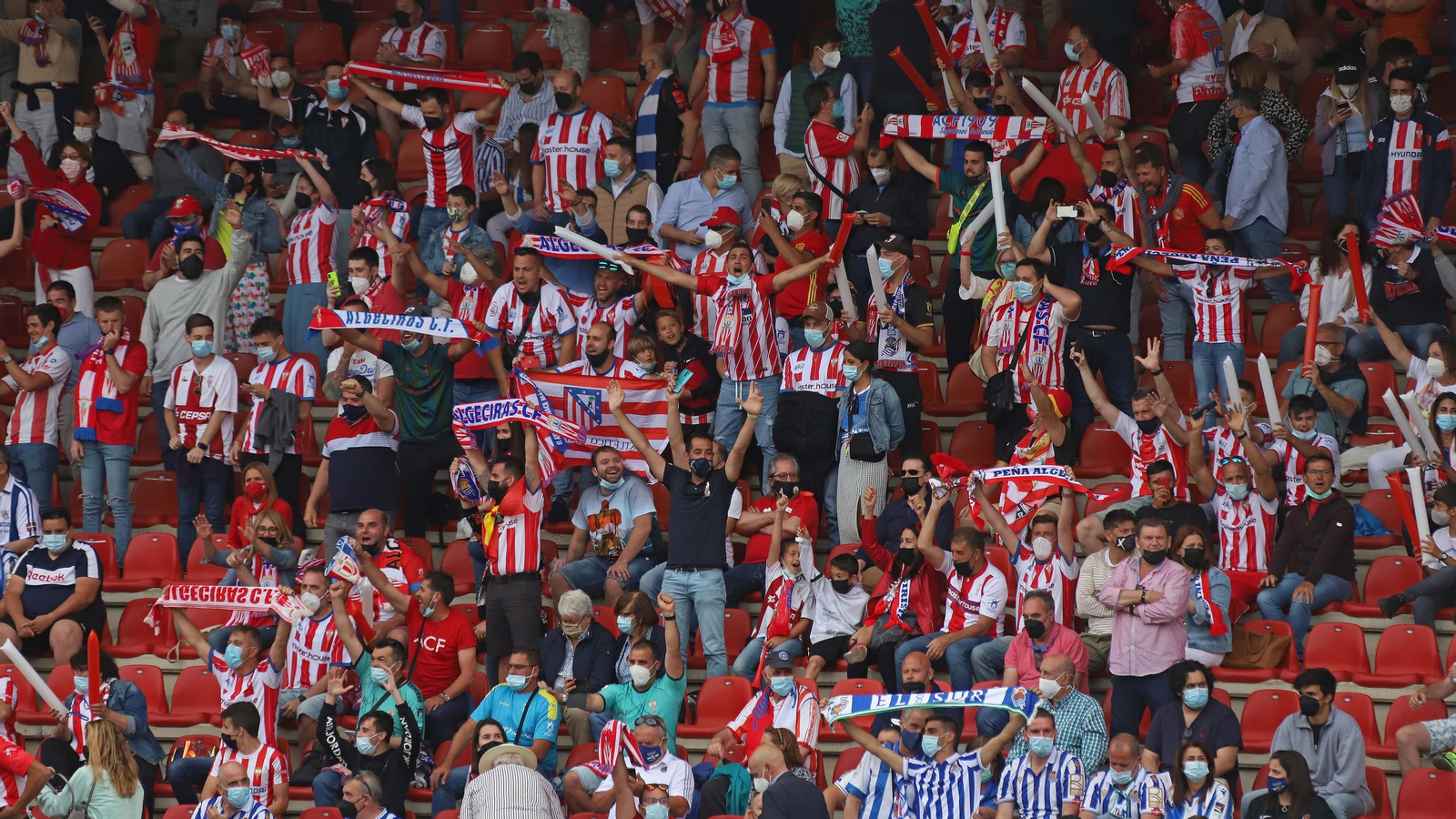 La afición del Algeciras, en Almendralejo la pasada temporada.