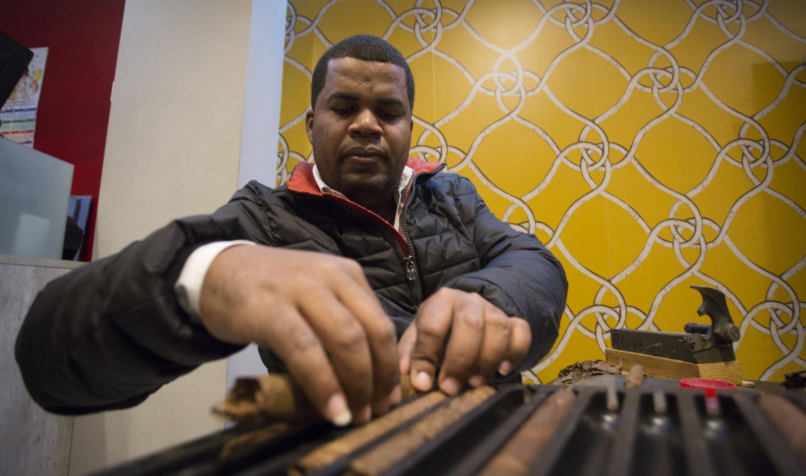 Alex Rodríguez, ayer en Casa Cruz Tabacos (c/ O'Donnell, 30), donde desarrolló la primera jornada de su escala sevillana.