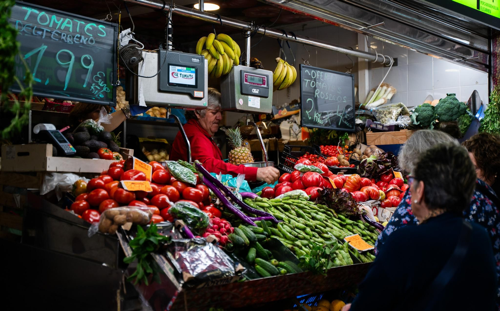 Imágenes del ambiente en el Mercado del Carmen en la mañana del martes