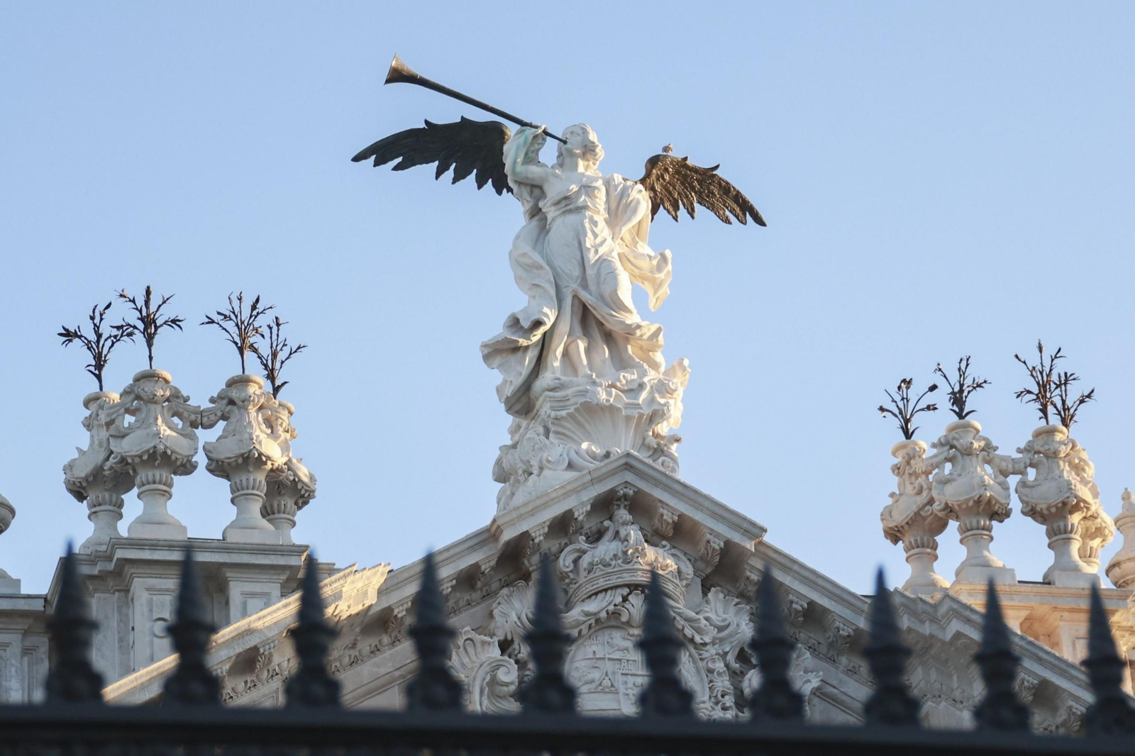 Estatua de la Fama del Rectorado de la Universidad de Sevilla.