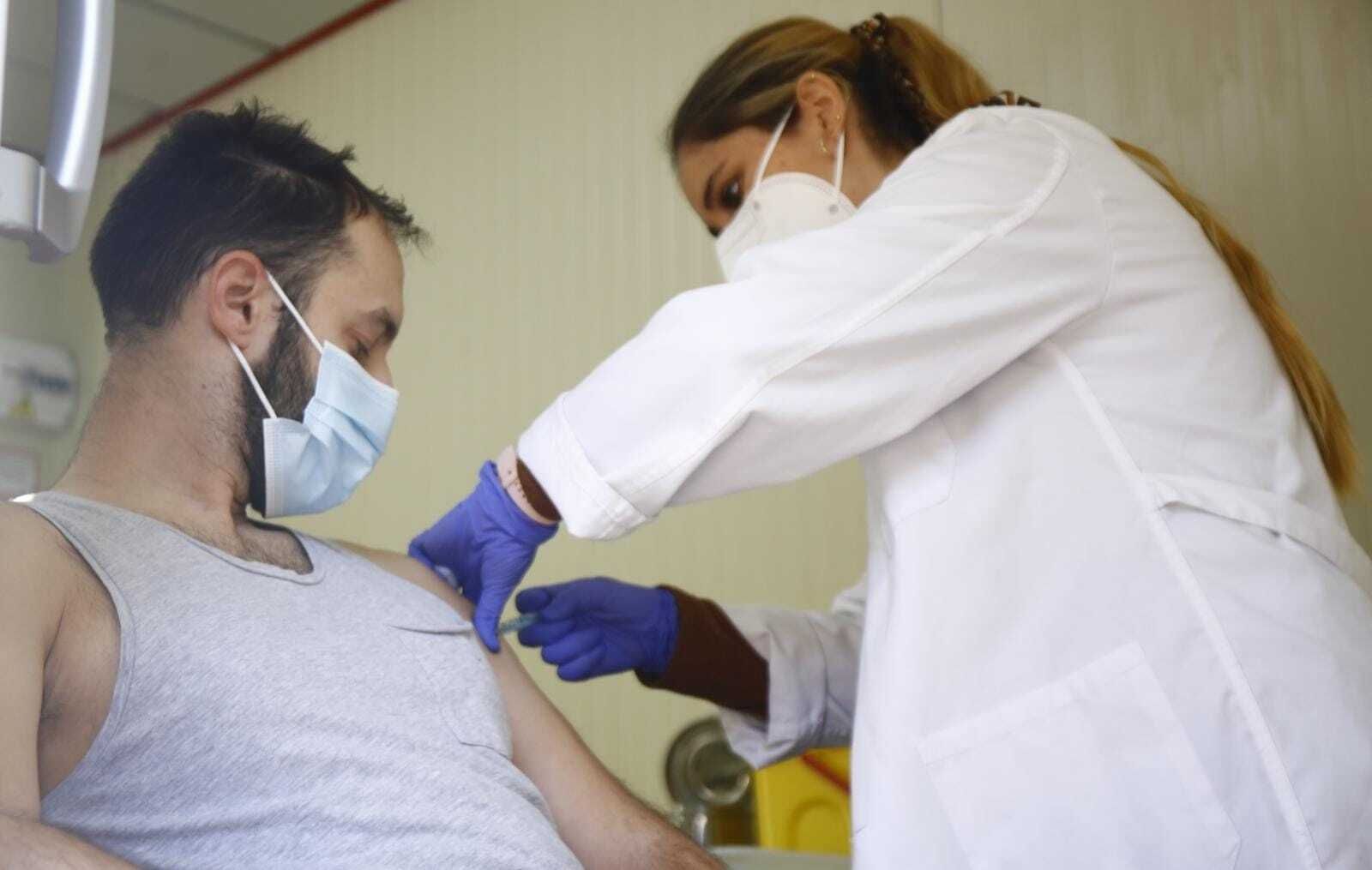 Las fotos de la vacunación con Astrazeneca en Málaga