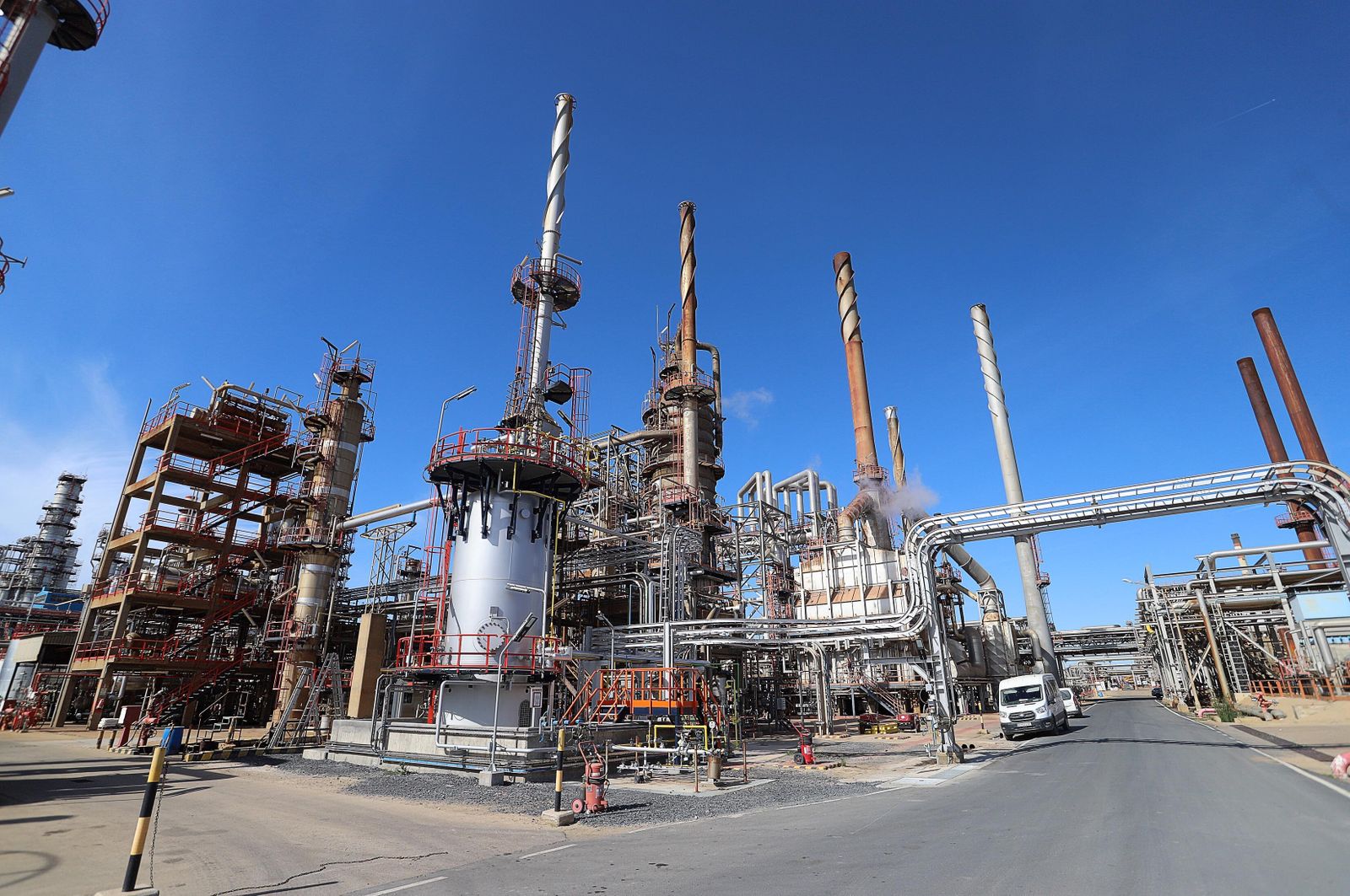 Instalaciones de Cepsa en La Rábida.