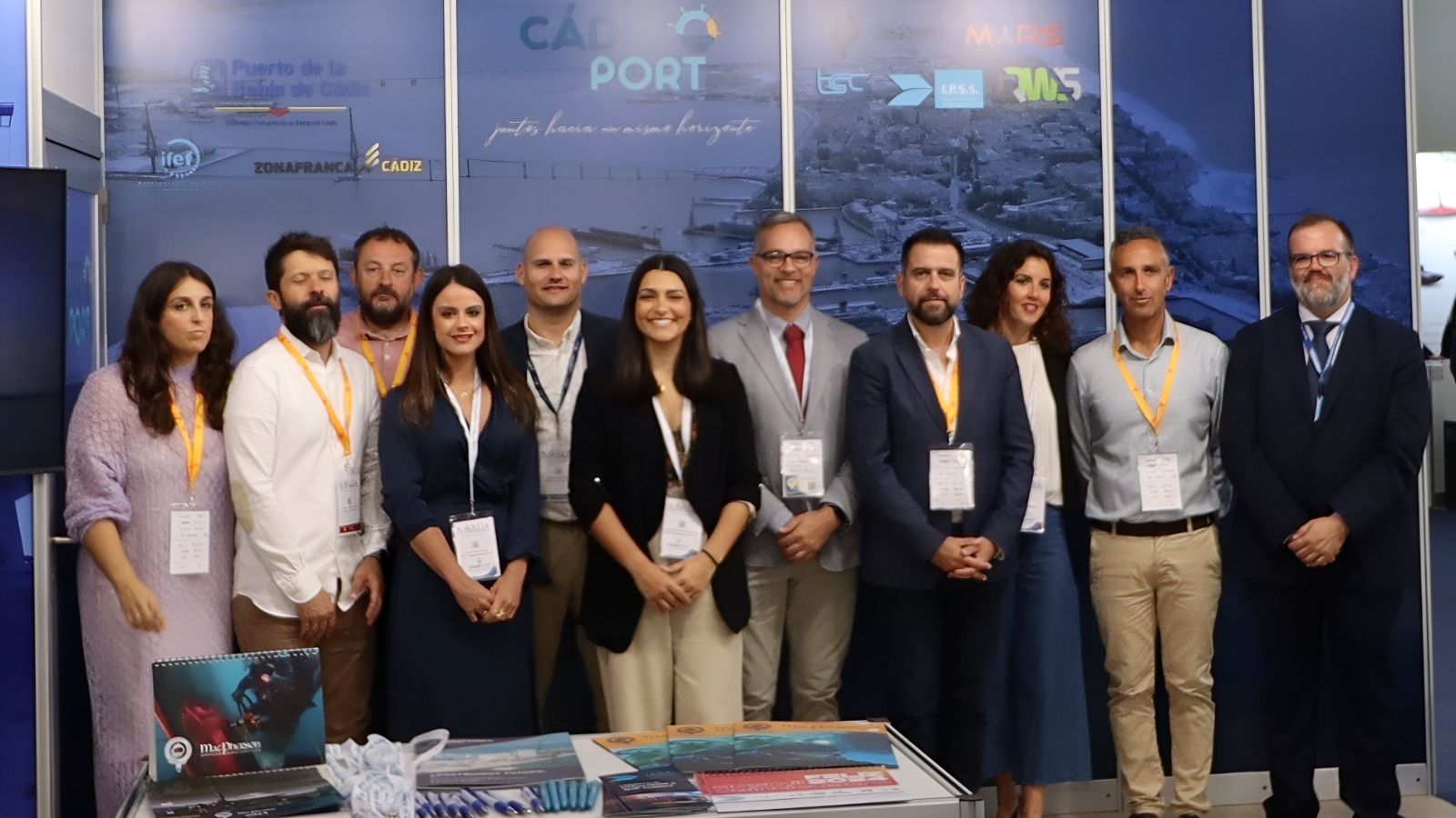 Foto de familia de los representantes gaditanos en la convocatoria gallega